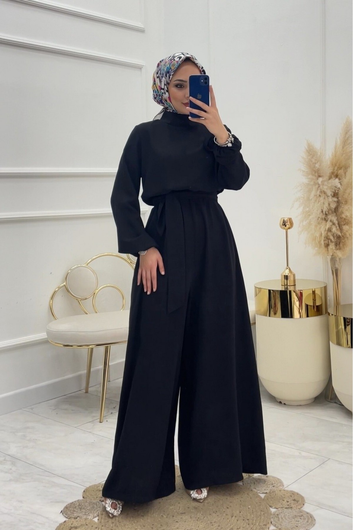 جمبسوت وردي بحزام وياقة واقفة -أسود