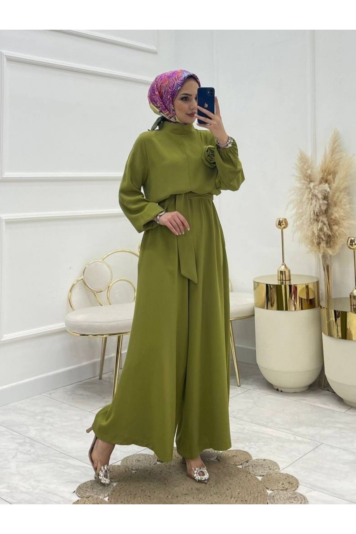 جمبسوت وردي بحزام وياقة واقفة -زيت أخضر