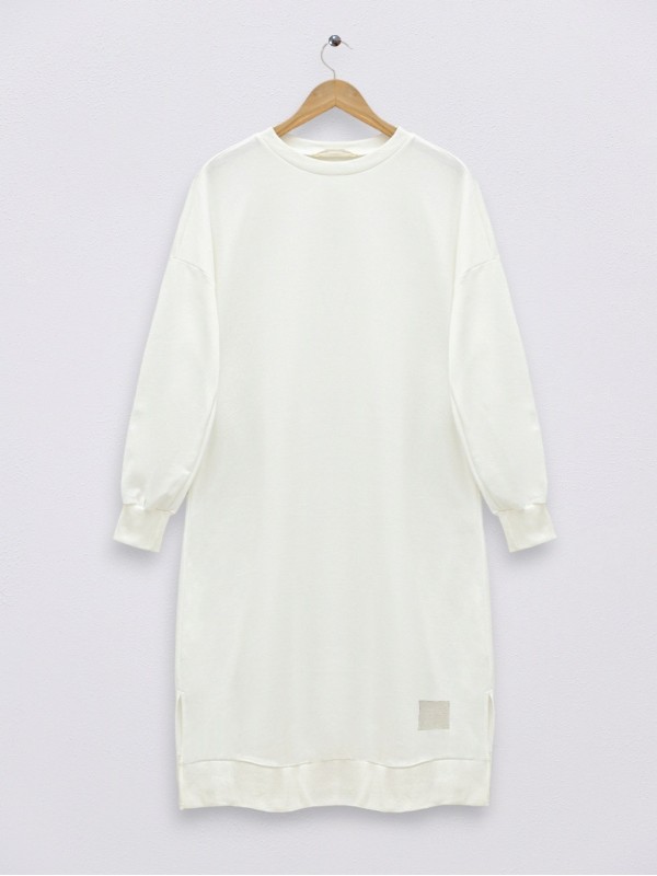 Eteği Arma Detaylı Yırtmaçlı Uzun Tunik  -Beyaz