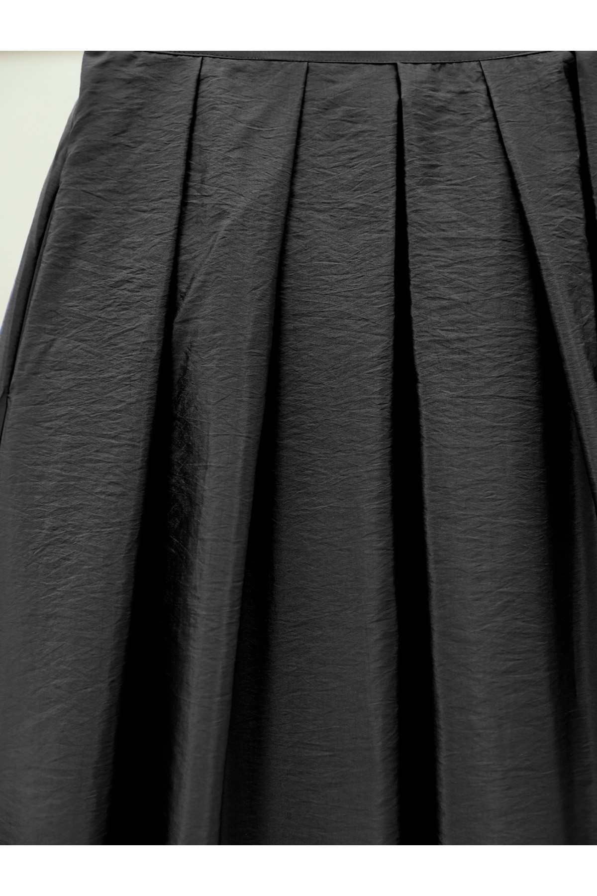 Pleated Parachute Skirt with Elastic Waistband -Black