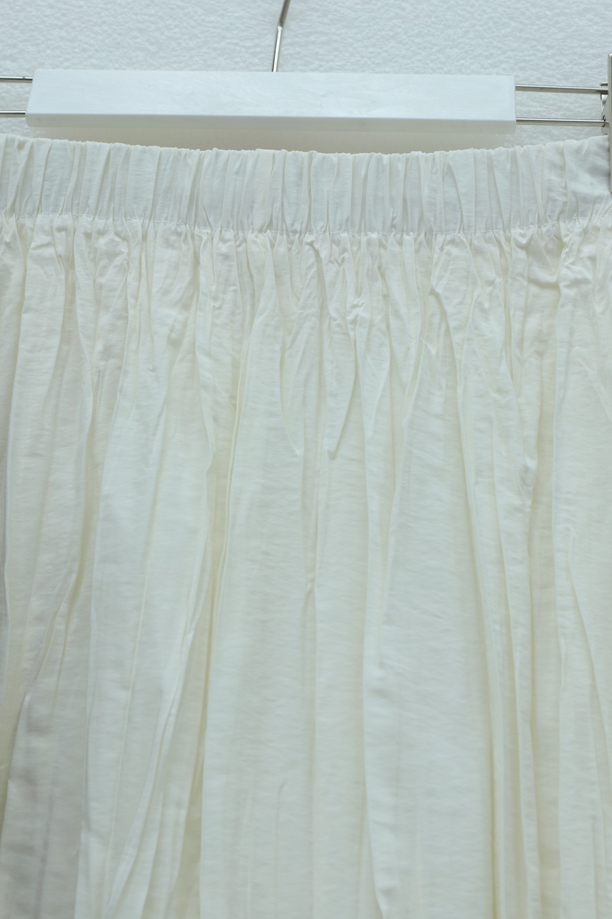 تنورة واسعة بخصر مطاطي  -أبيض سكري