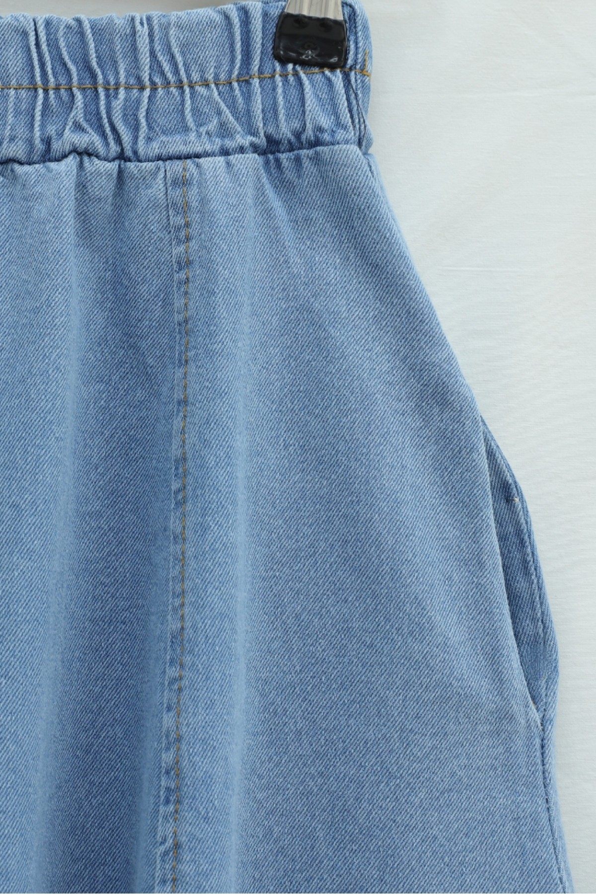 تنورة جينز بجيوب جانبية وحزام خصر مطاطي -أزرق فاتح