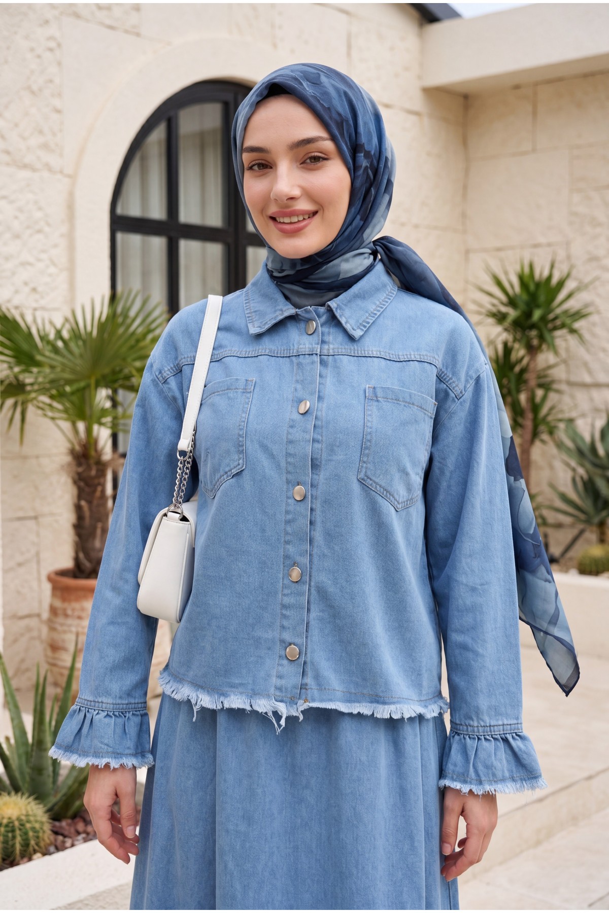 Shirt Collar Double Pocket Buttoned Denim Suit with Fringed Hem -Blue