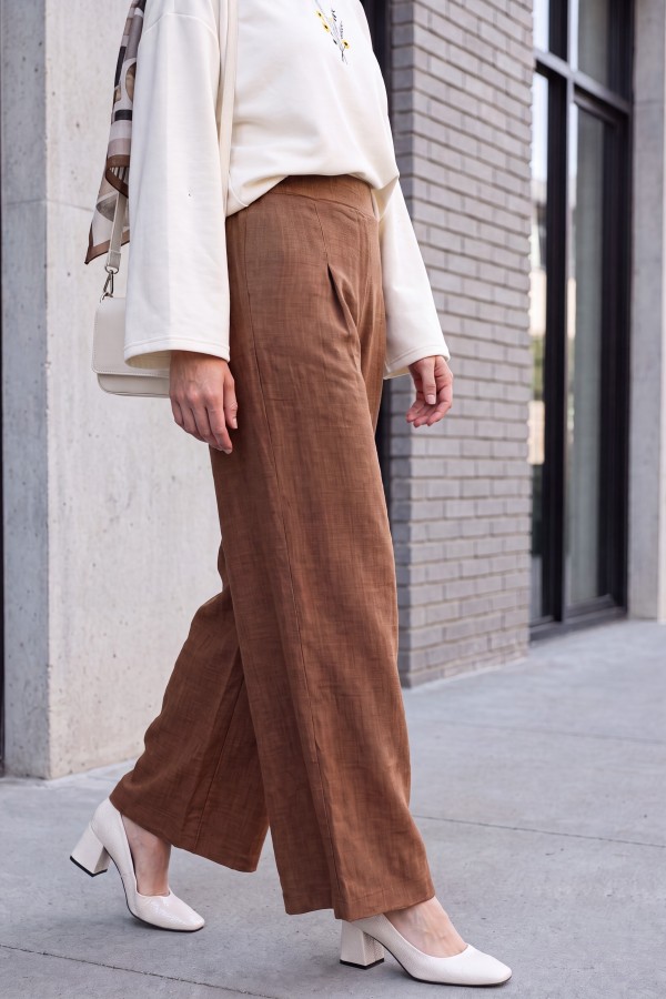 Wide-leg pleated linen-look trousers with elasticated waist. -Brown