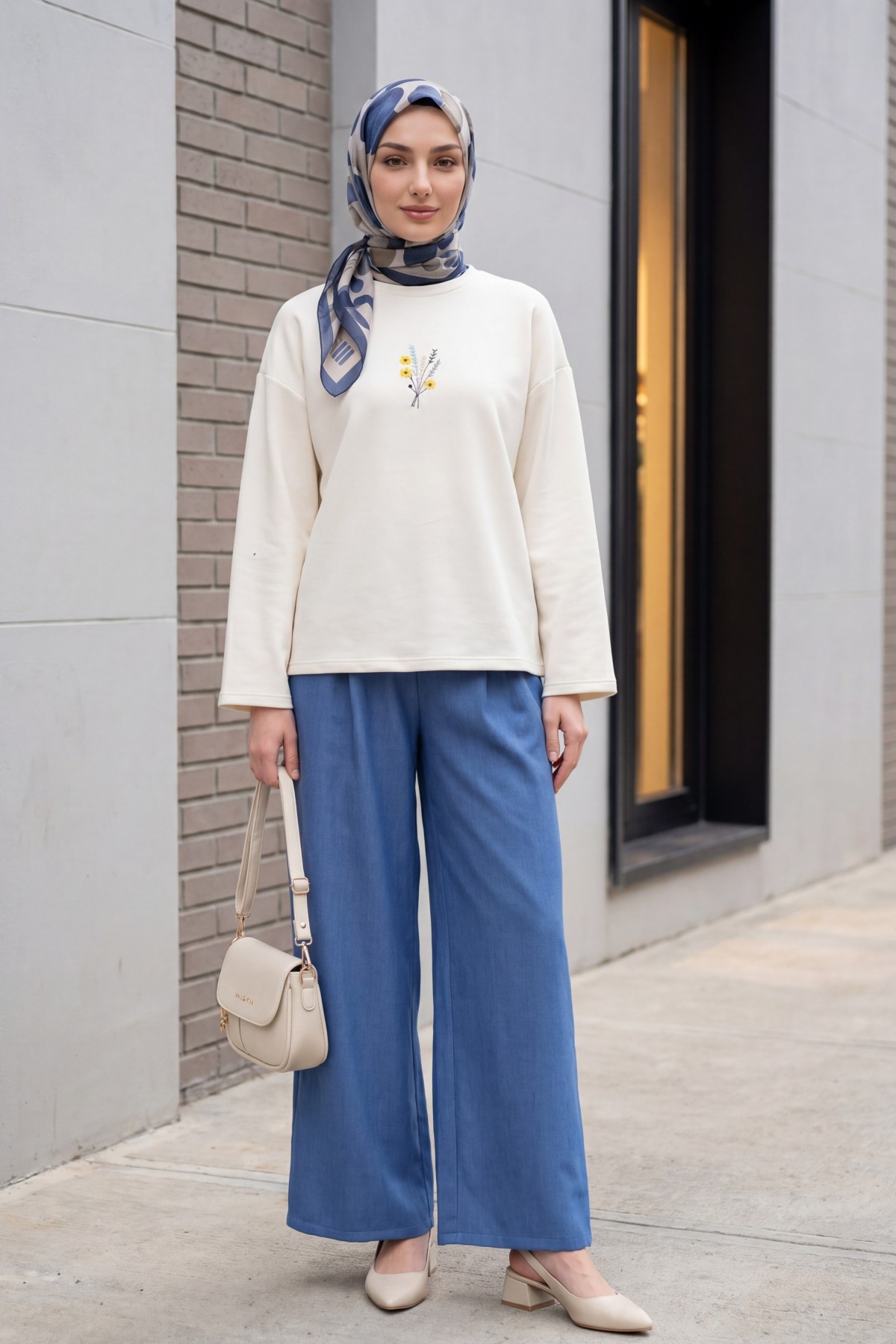 Wide-leg pleated linen-look trousers with elasticated waist. -İndigo