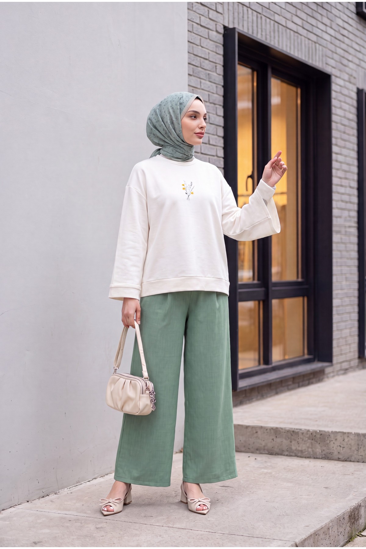 Wide-leg pleated linen-look trousers with elasticated waist. -Mint Color