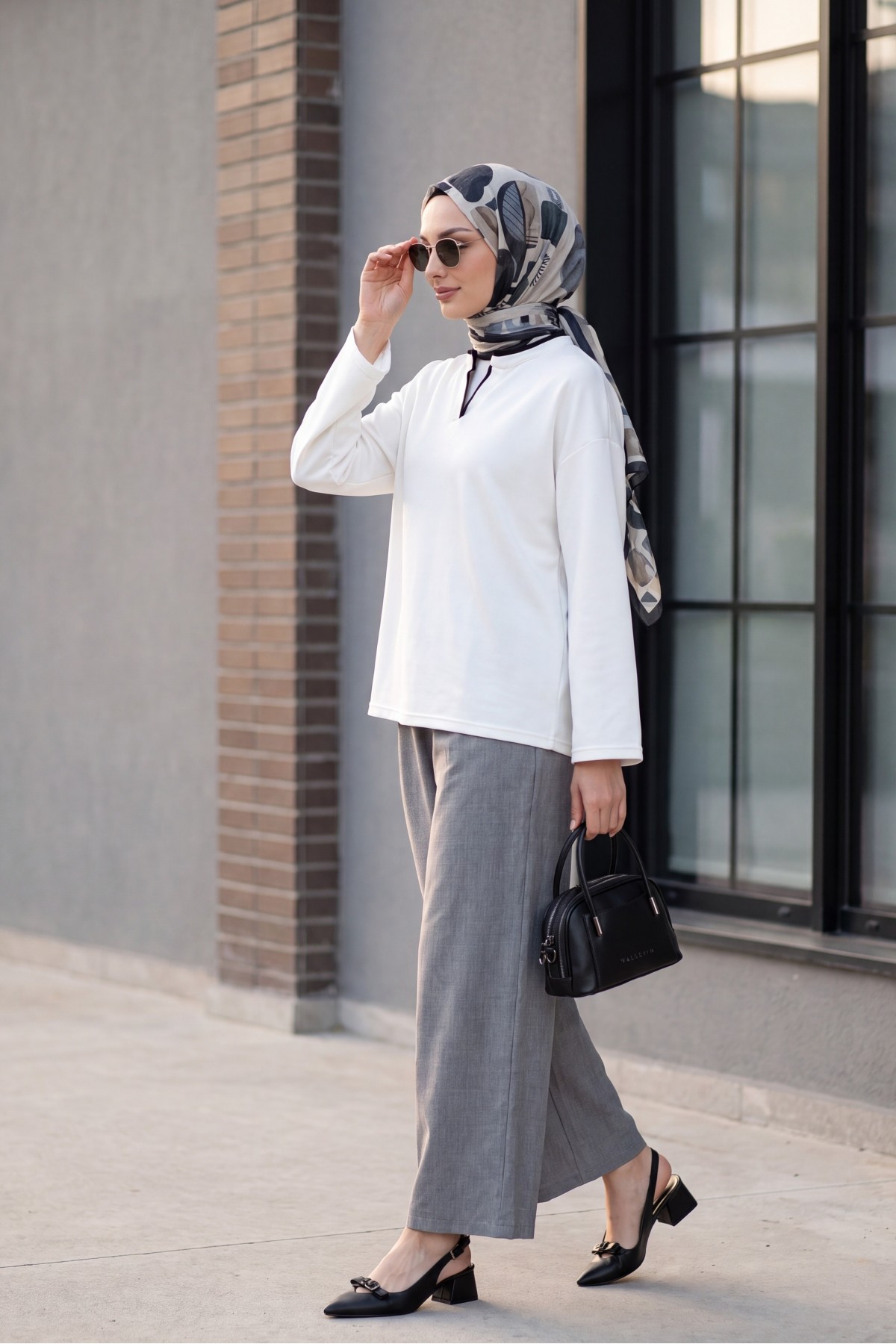 Wide-leg pleated linen-look trousers with elasticated waist. - Light grey