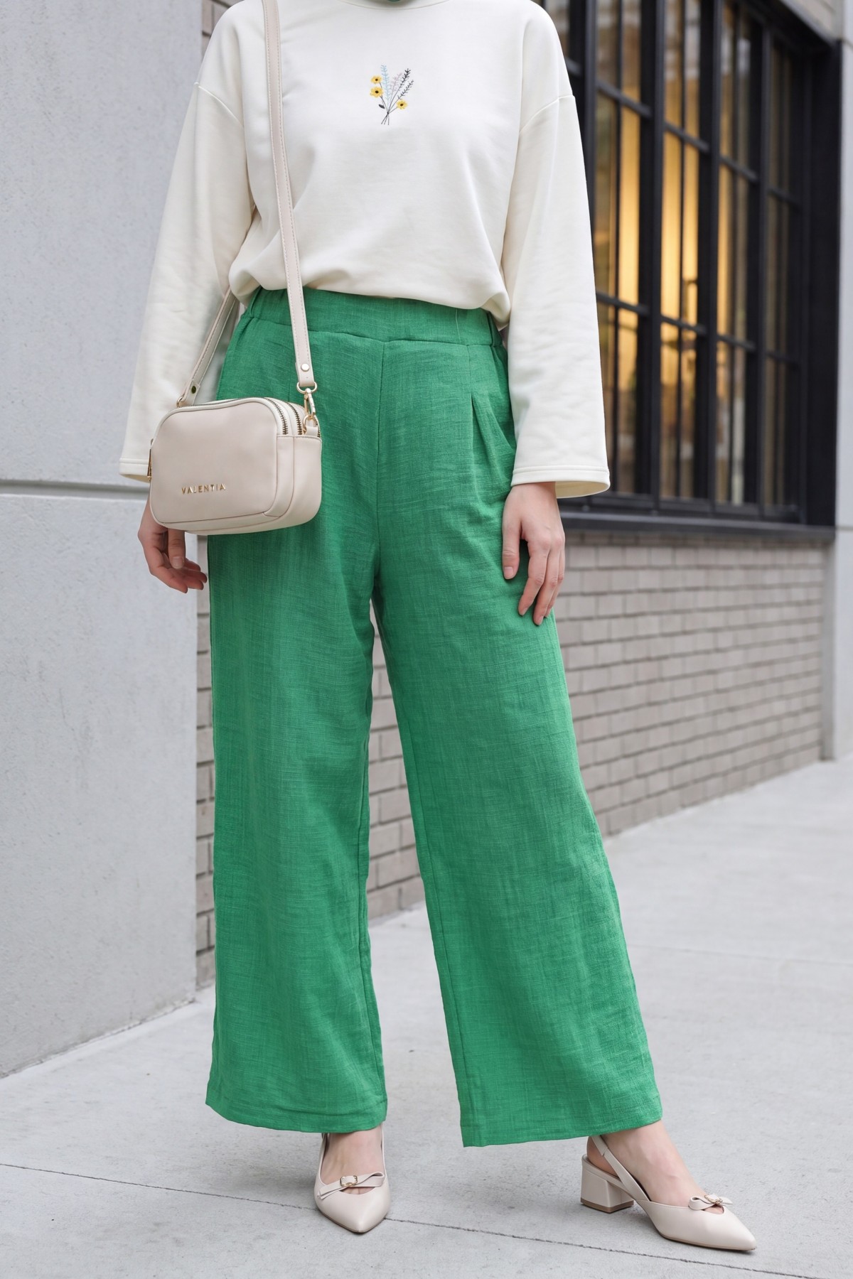 Wide-leg pleated linen-look trousers with elasticated waist. -LIGHT GREEN
