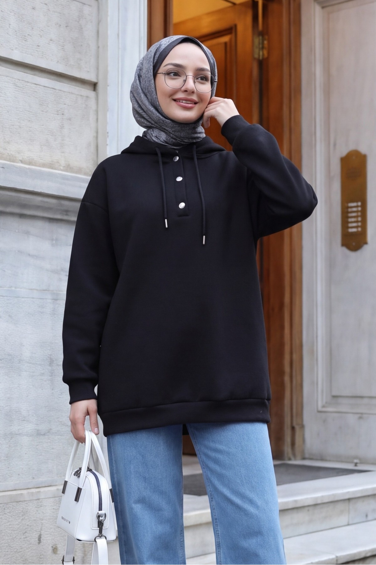 Yakası Çıtçıtlı Kapşonlu Şardonlu Üç İplik Sweat -Siyah
