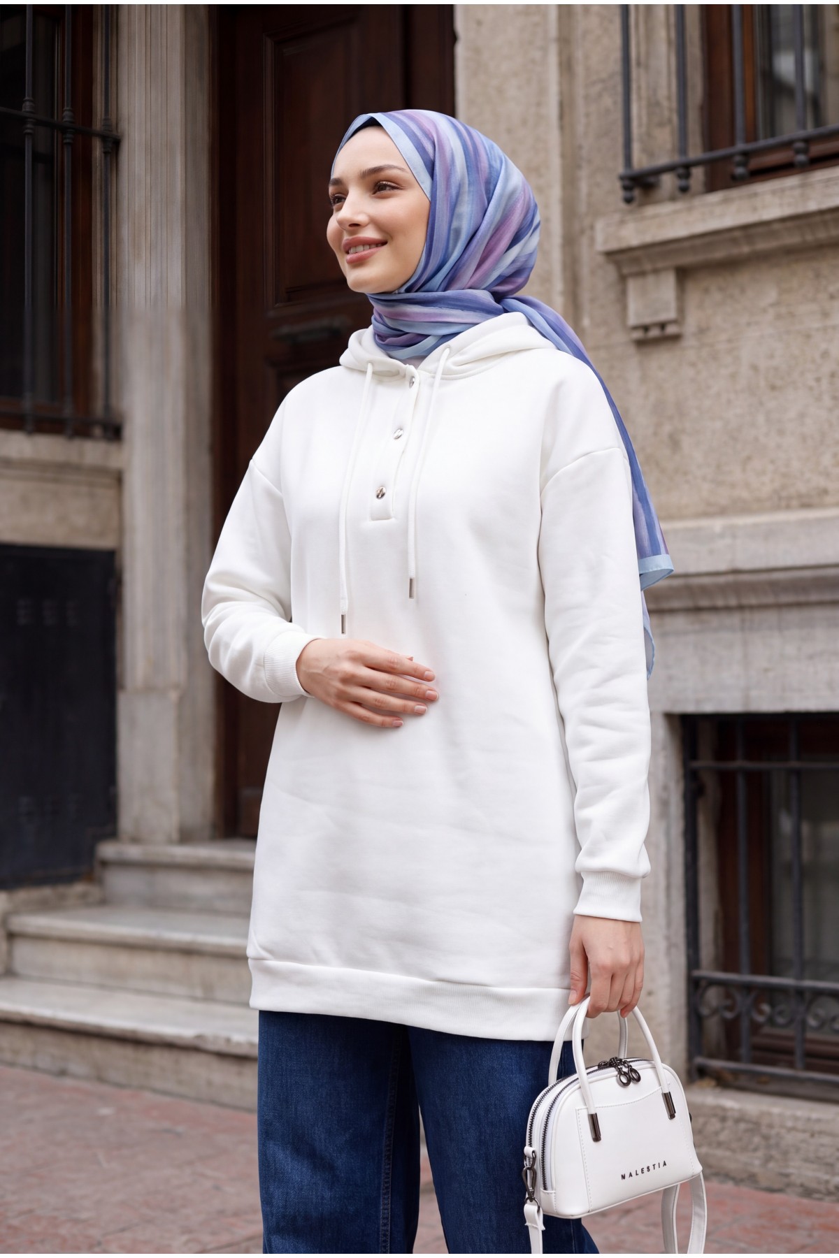 Yakası Çıtçıtlı Kapşonlu Şardonlu Üç İplik Sweat     -Beyaz