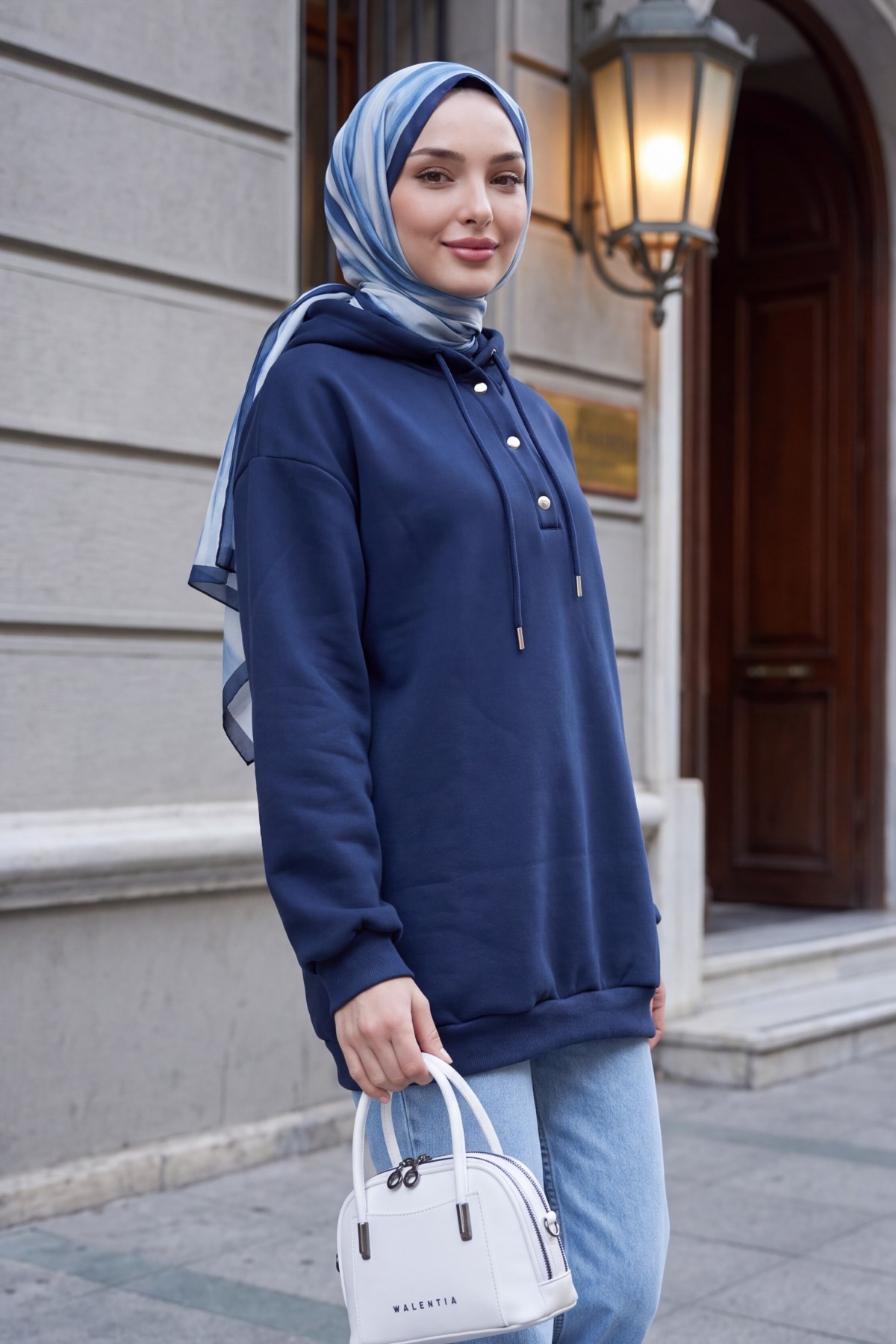 Yakası Çıtçıtlı Kapşonlu Şardonlu Üç İplik Sweat -Laci