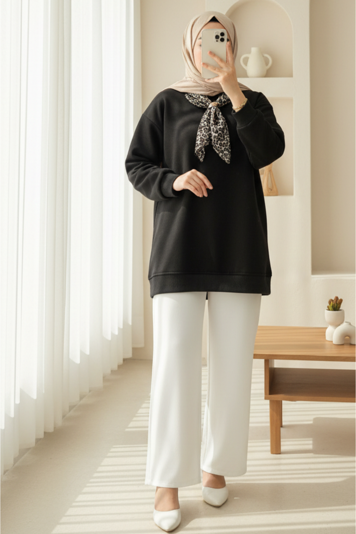 Scarf Leopard Emblem 3 Yarn Sweater -Black