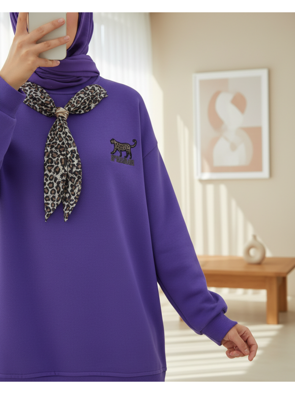 Scarf Leopard Emblem 3 Yarn Sweater  - Purple