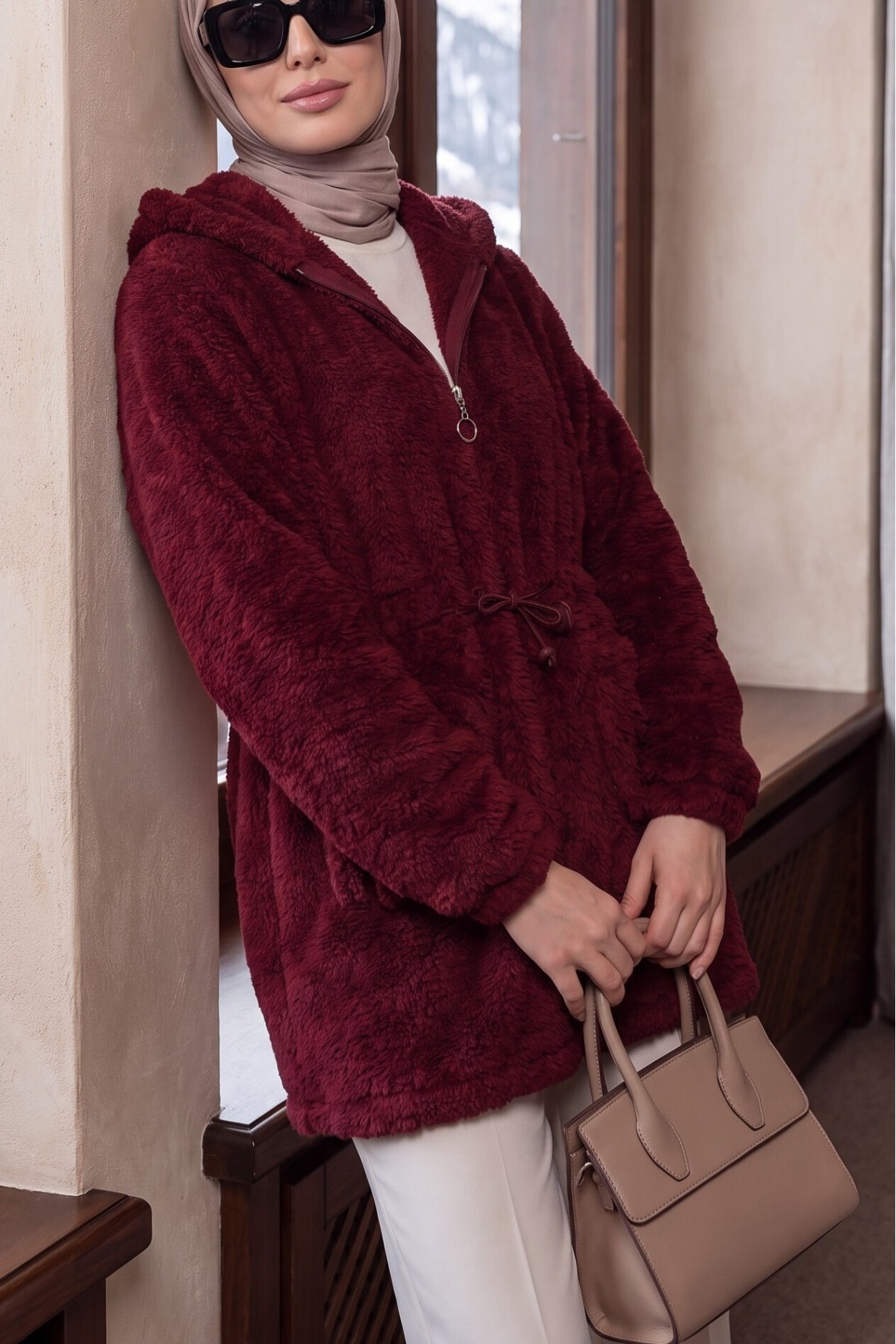 Beli Lastikli Kapşonlu Fermuarlı Peluş Mont    -Bordo