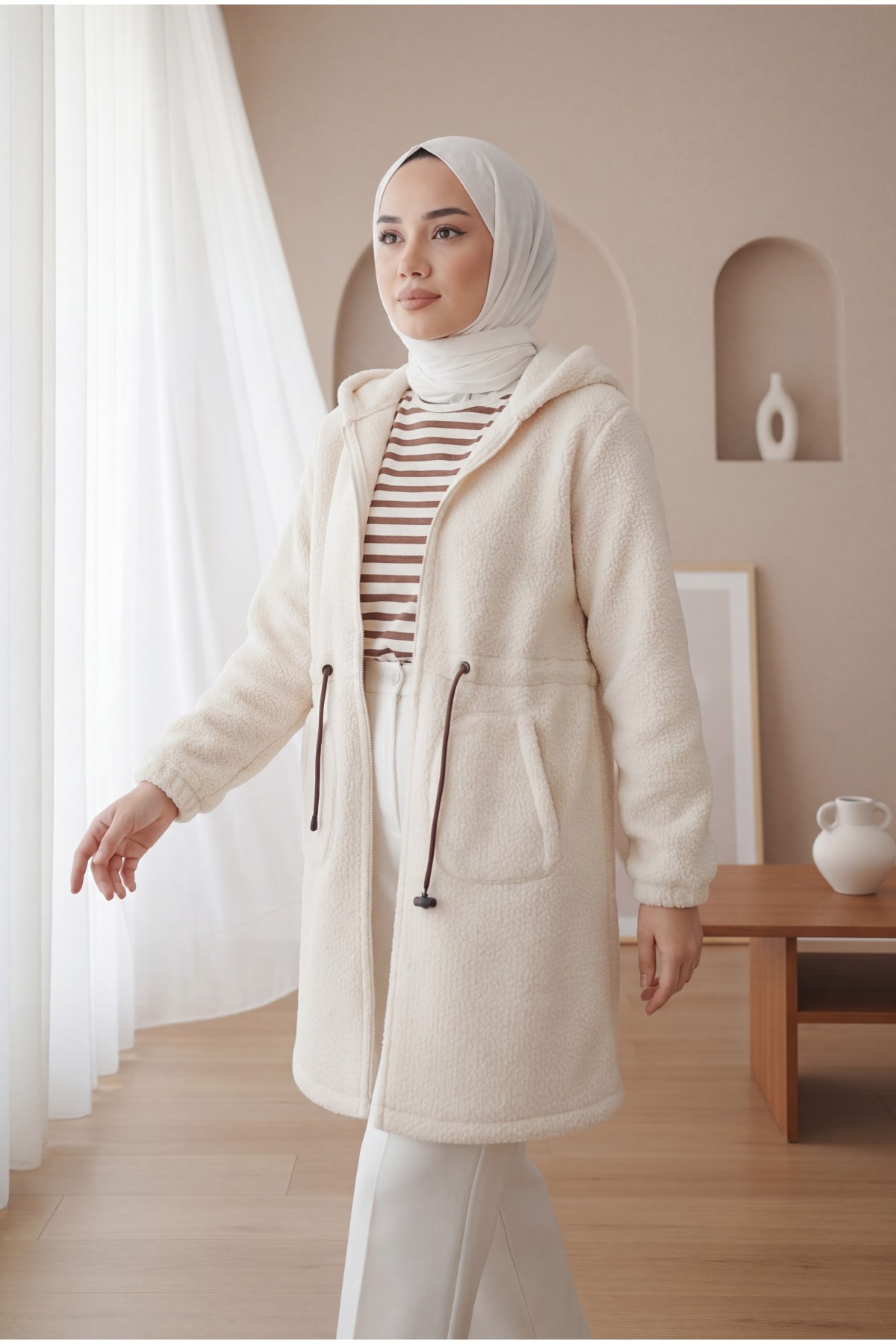 Beli Lastikli Kapşonlu Fermuarlı Peluş Mont -Ekru