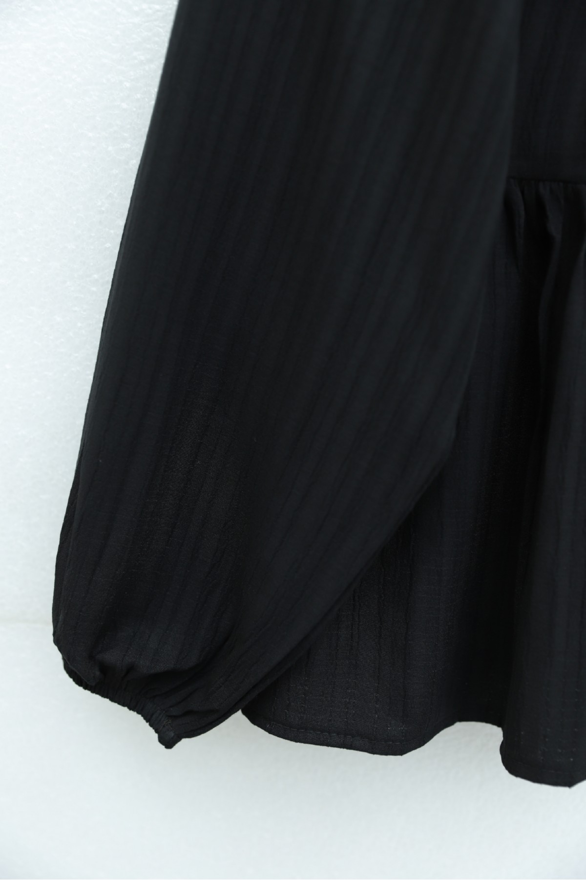 Front-tie, elasticated sleeve, crinkle kimono set with skirt. -Black