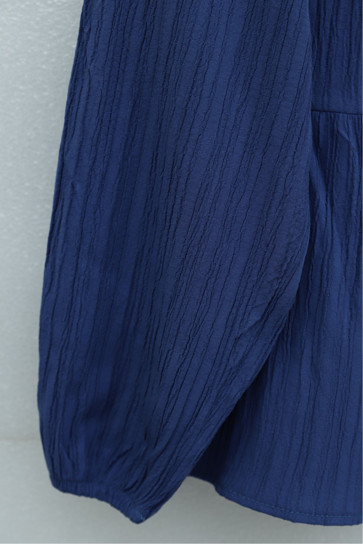 Front-tie, elasticated sleeve, crinkle kimono set with skirt. -İndigo