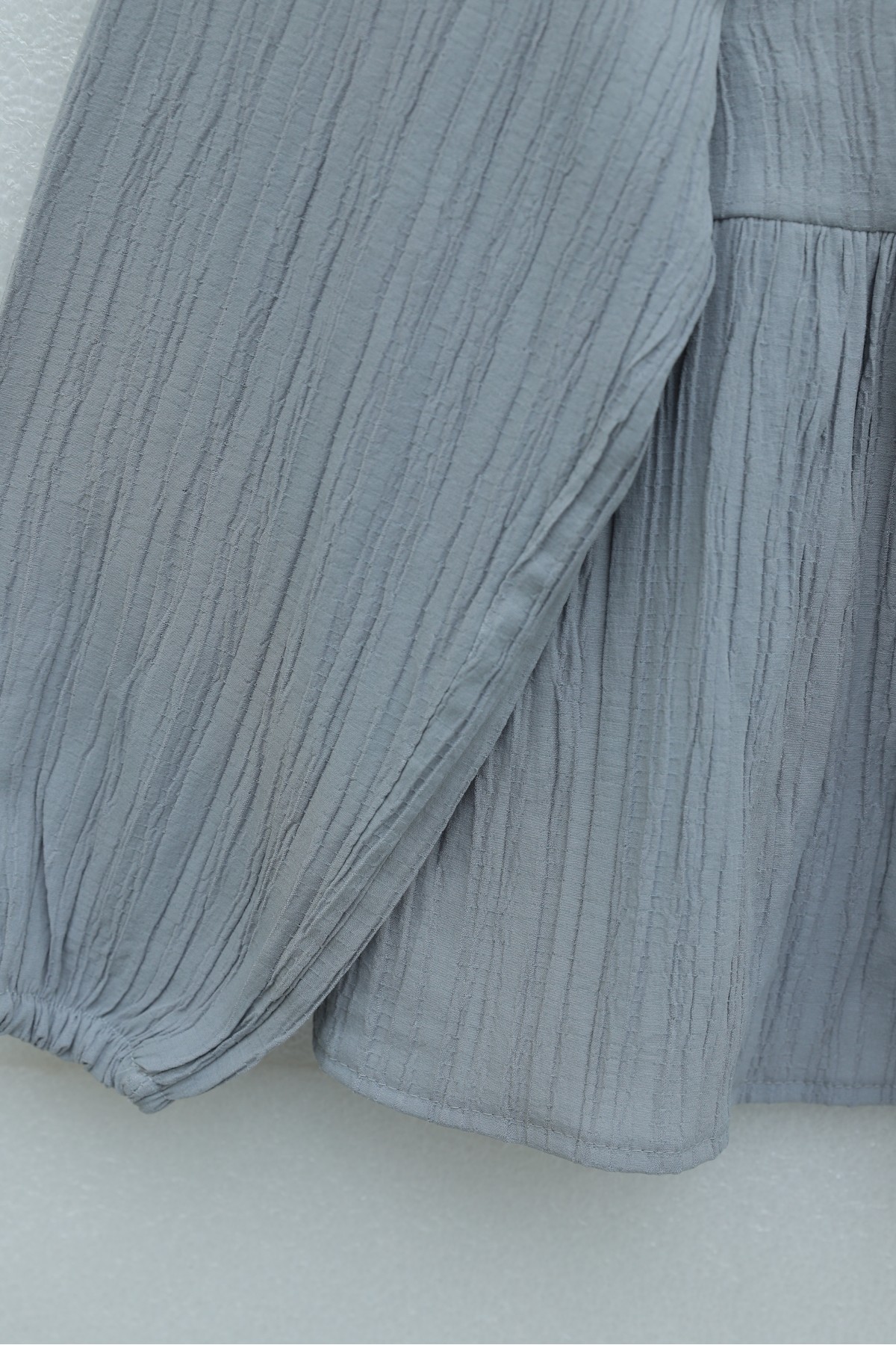 Front-tie, elasticated sleeve, crinkle kimono set with skirt. - Light grey