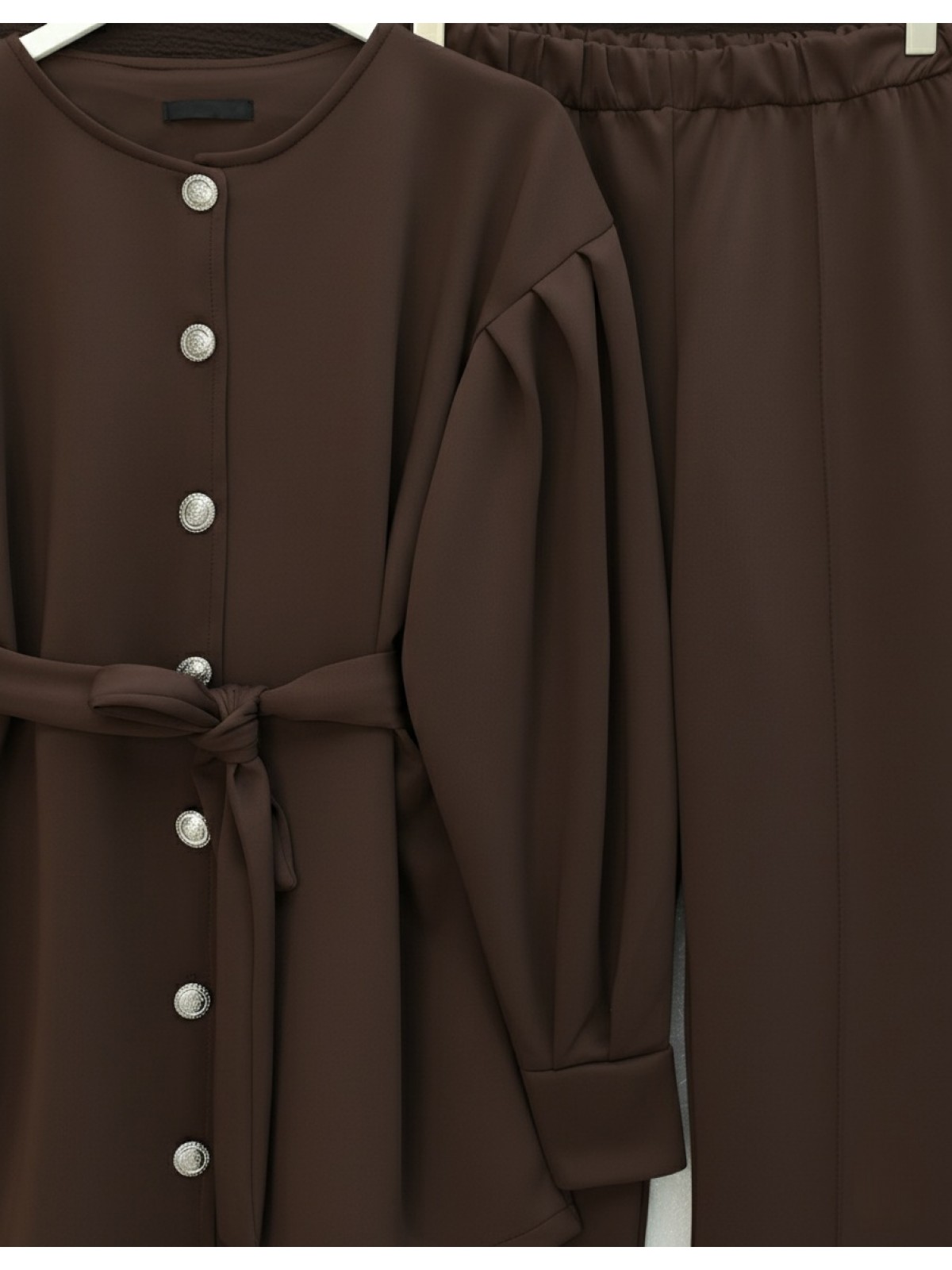 Beli Kemerli Önü Düğmeli Pantolonlu Scuba Takım  -Kahve