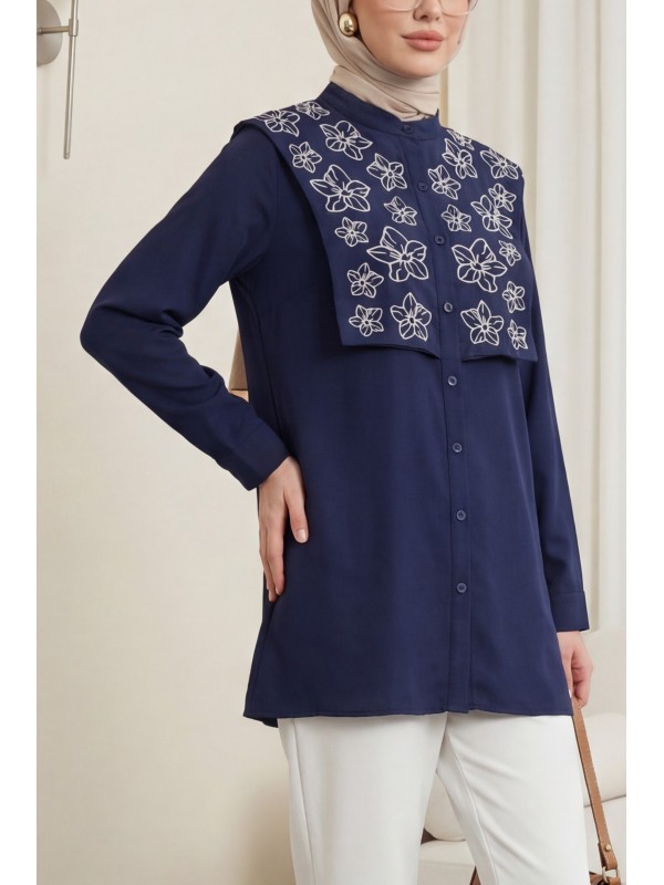 قميص بوبلين مطرز بتفاصيل دقيقة -كحلي