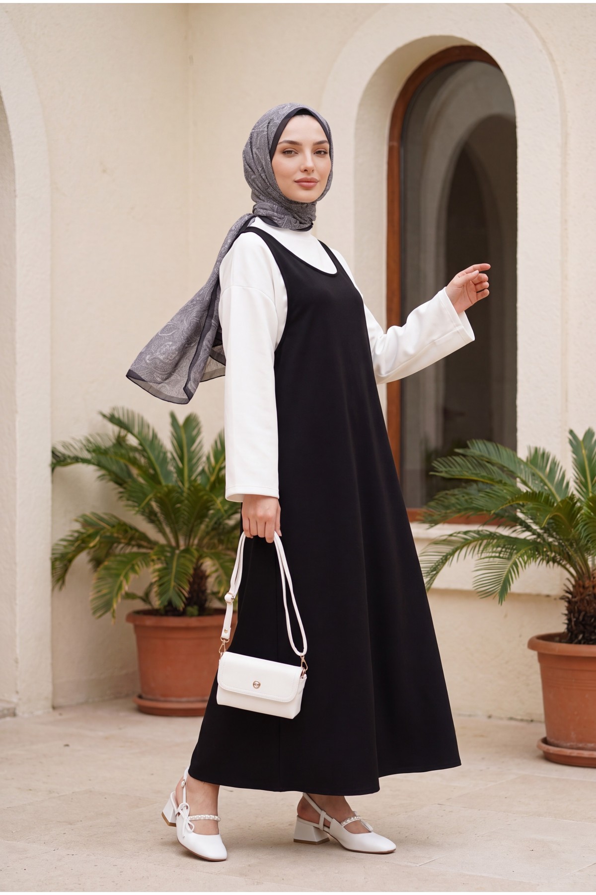 Stand-up collar long-sleeved blouse and double crepe vest set -Black