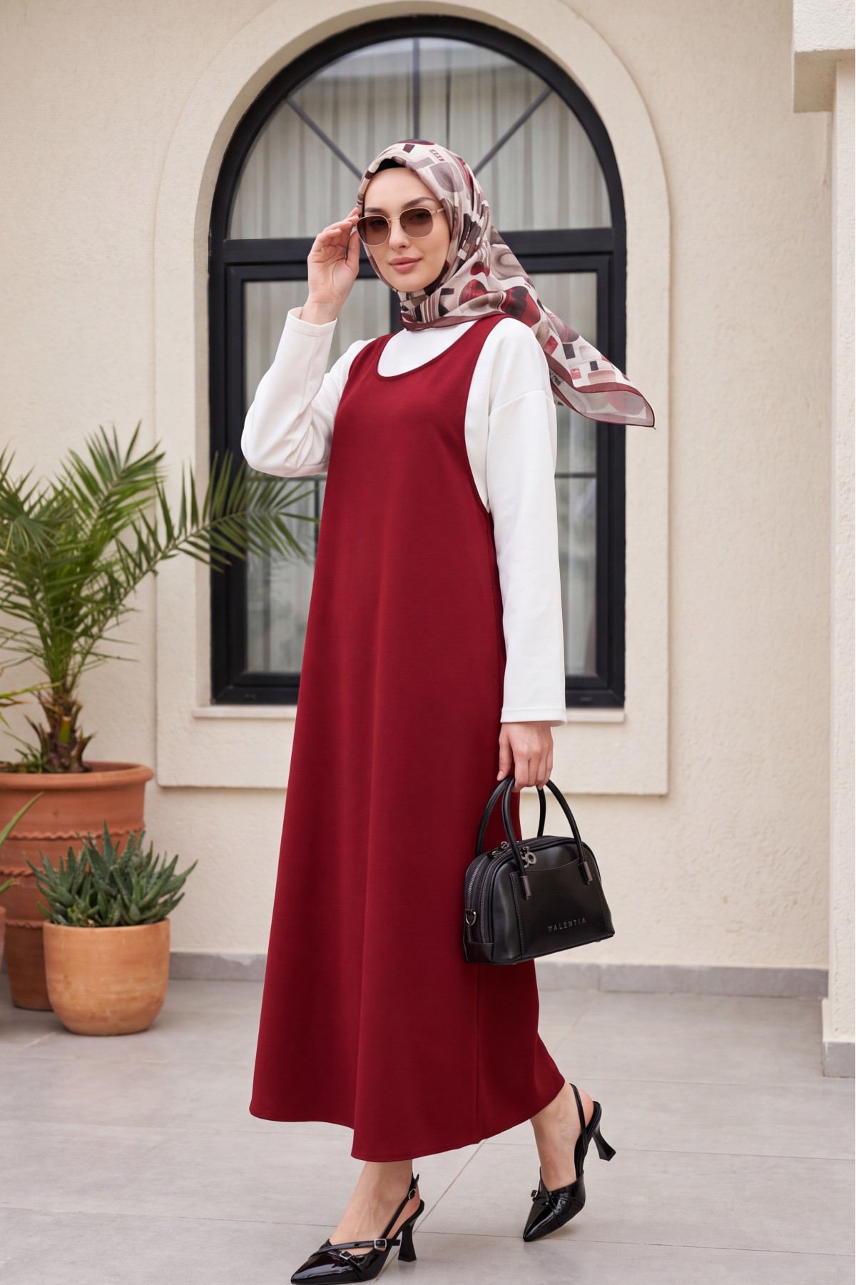 Stand-up collar long-sleeved blouse and double crepe vest set -Maroon