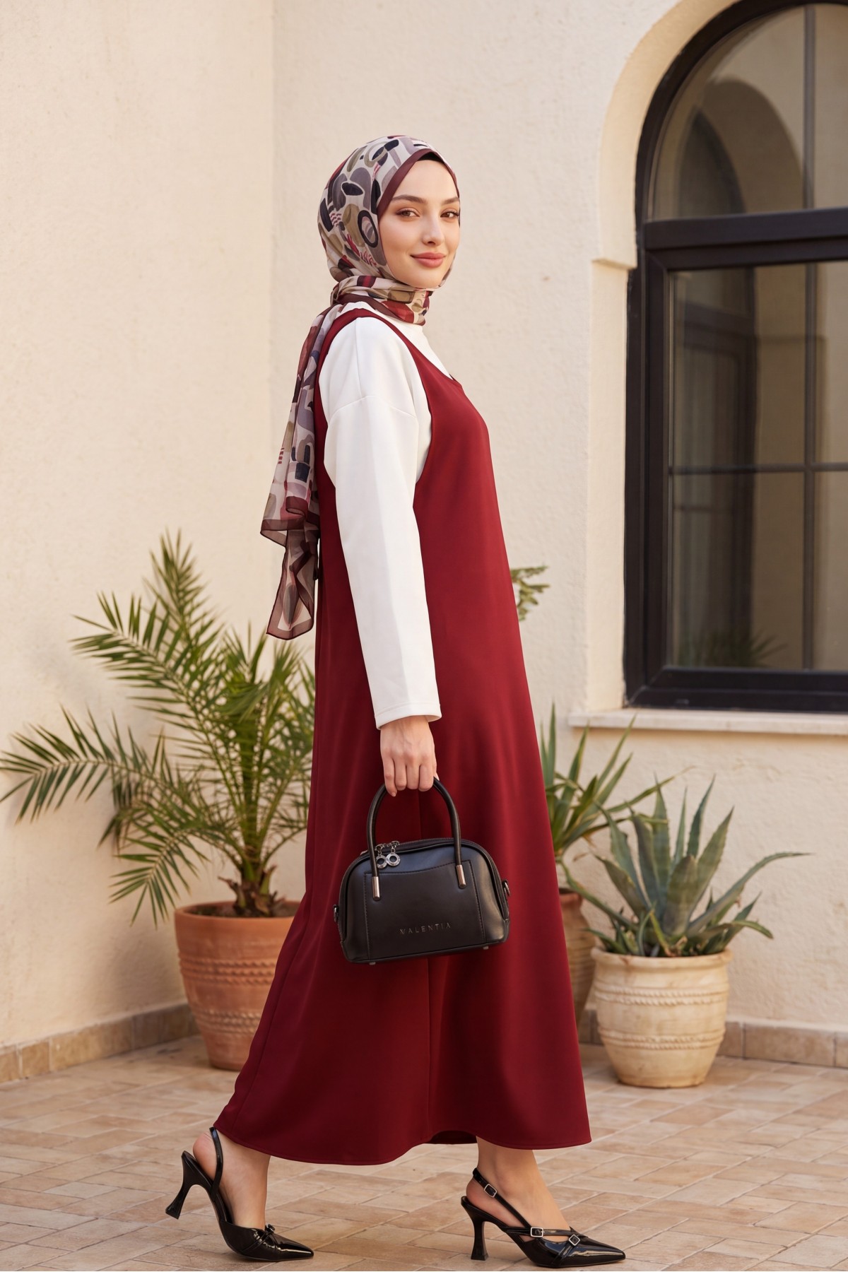 Stand-up collar long-sleeved blouse and double crepe vest set -Maroon