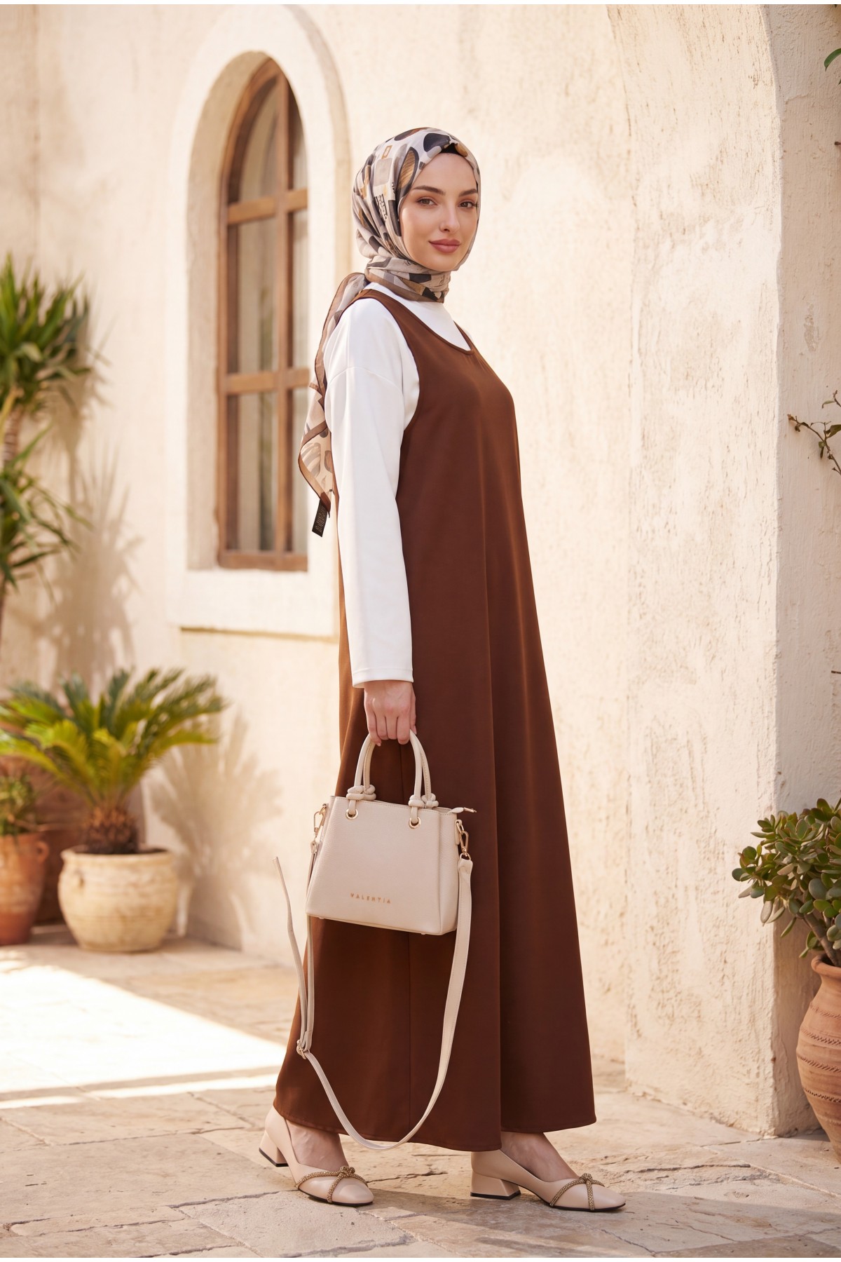 Stand-up collar long-sleeved blouse and double crepe vest set -Snuff