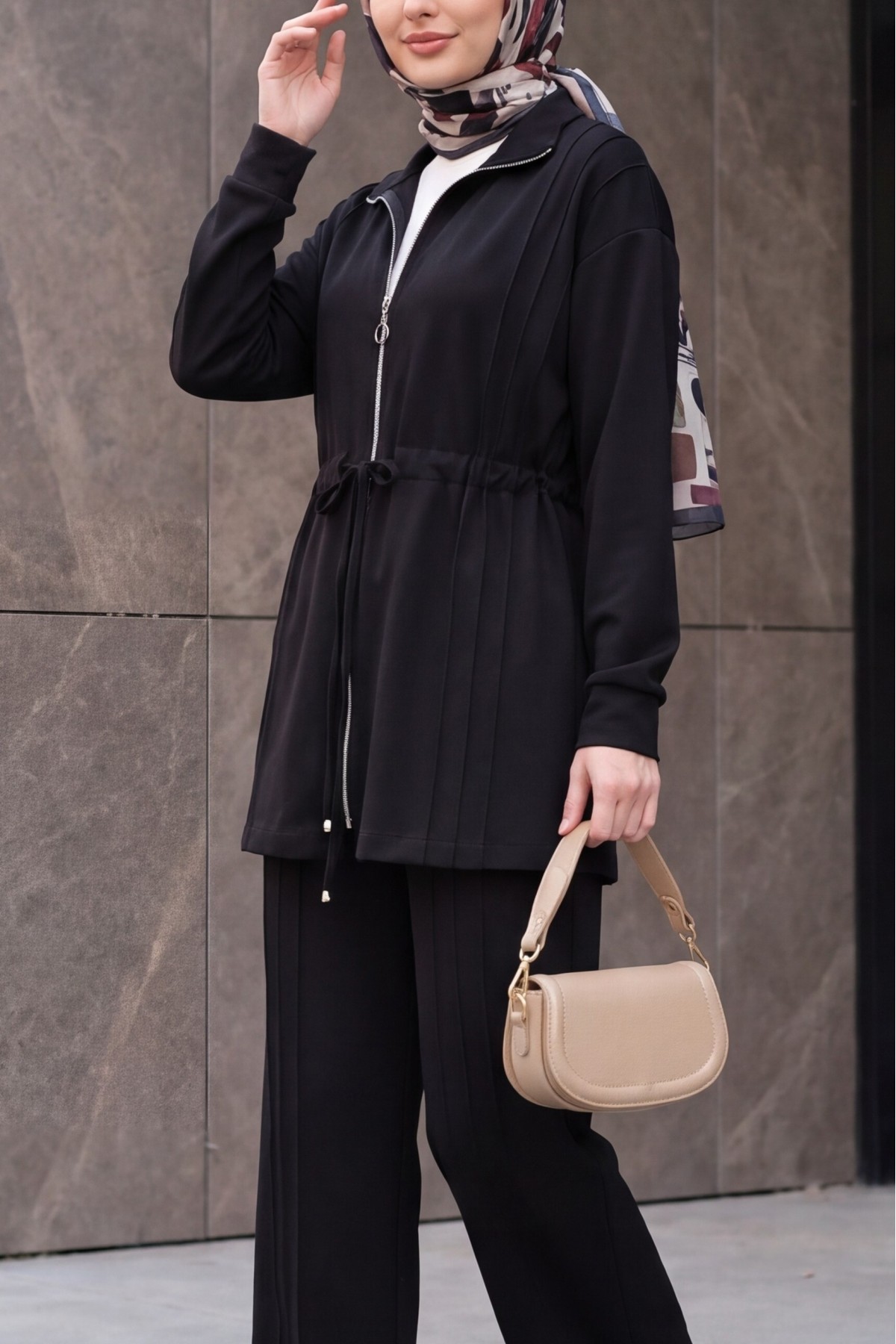 Oysho Set with Wide-Leg Trousers, Featuring a Drawstring Waist and Zipper Detail -Black