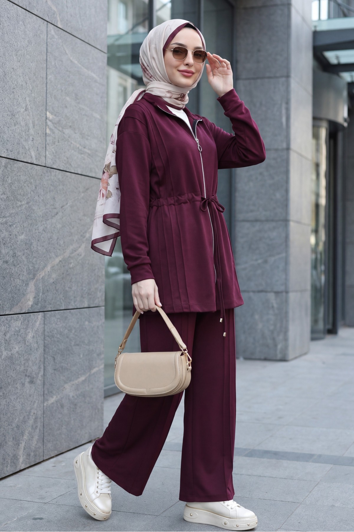 Oysho Set with Wide-Leg Trousers, Featuring a Drawstring Waist and Zipper Detail -Damson