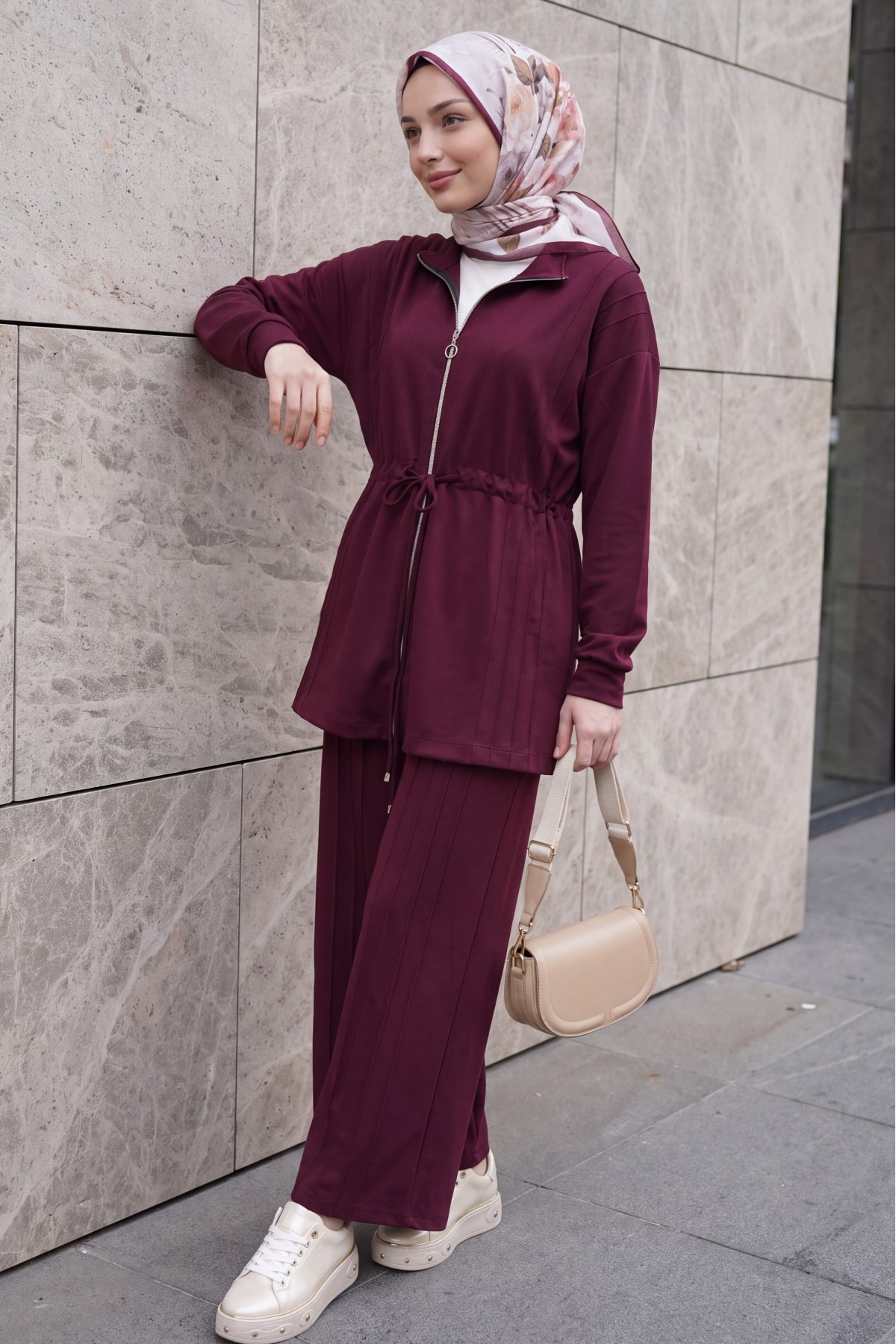Oysho Set with Wide-Leg Trousers, Featuring a Drawstring Waist and Zipper Detail -Damson