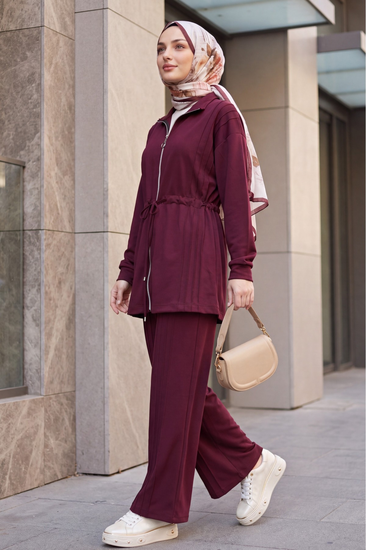 Oysho Set with Wide-Leg Trousers, Featuring a Drawstring Waist and Zipper Detail -Damson