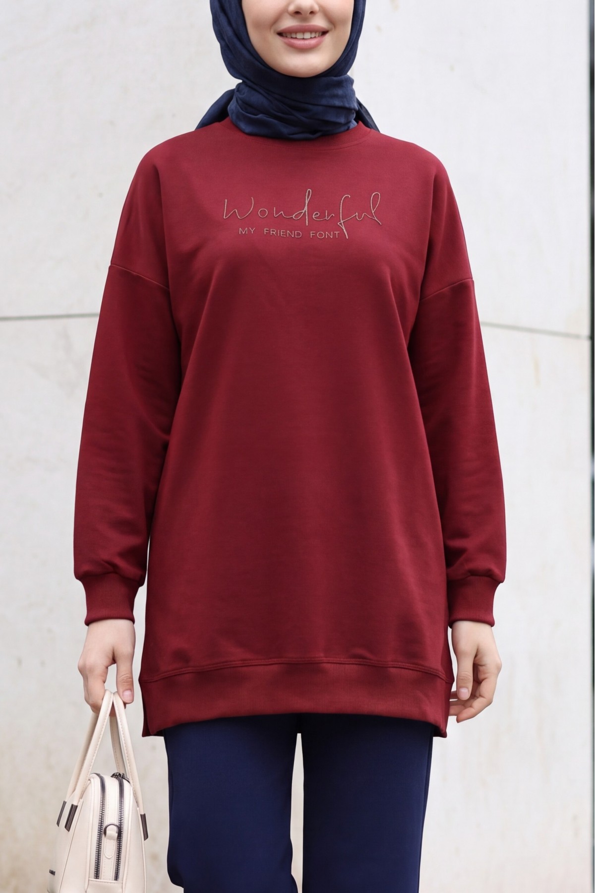 Crew Neck Cotton Sweatshirt with Embossed Lettering -بوردو