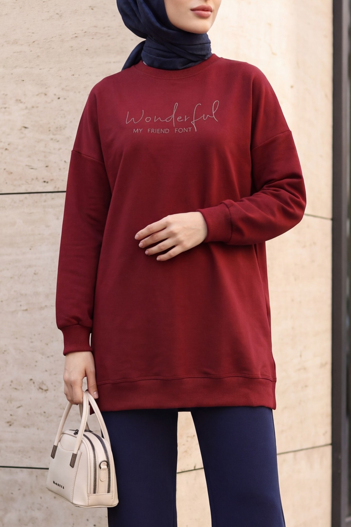 Crew Neck Cotton Sweatshirt with Embossed Lettering -بوردو