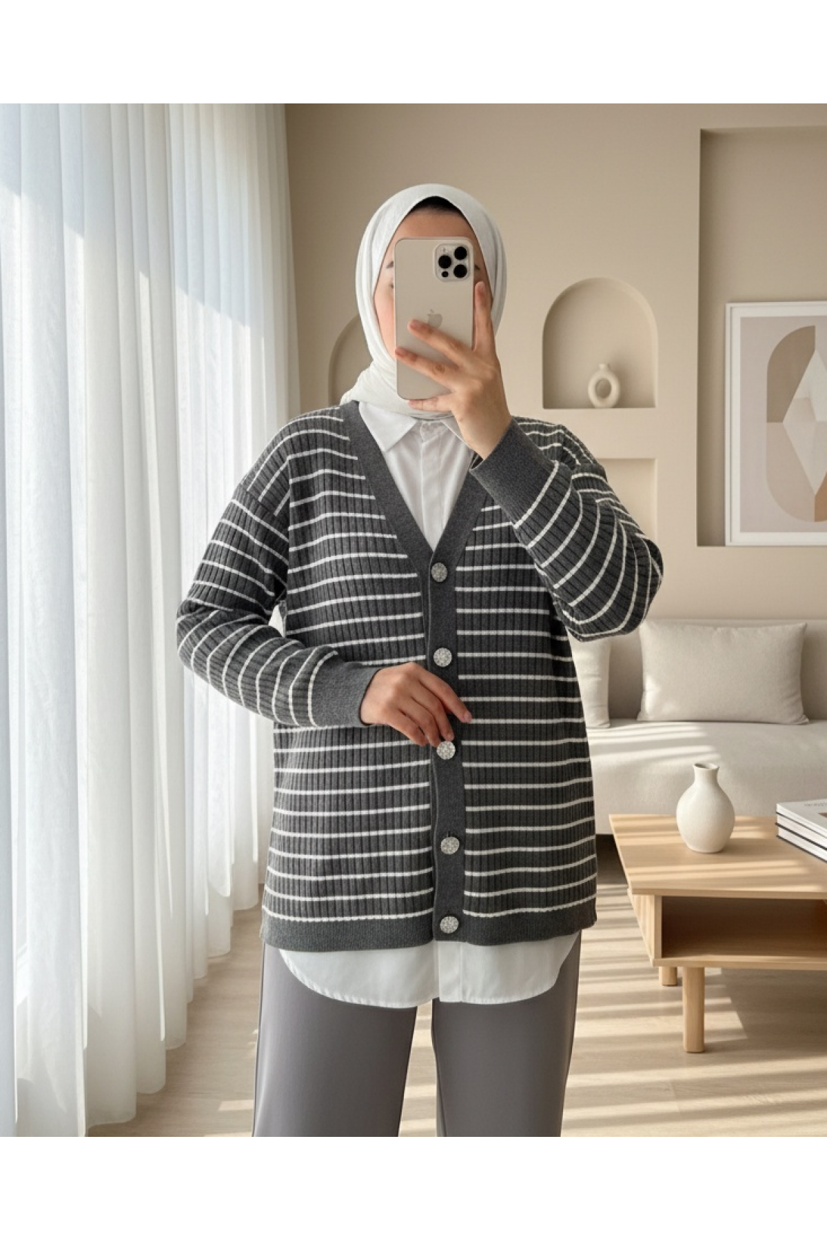 Taş Detaylı Düğmeli Triko Hırka -Füme
