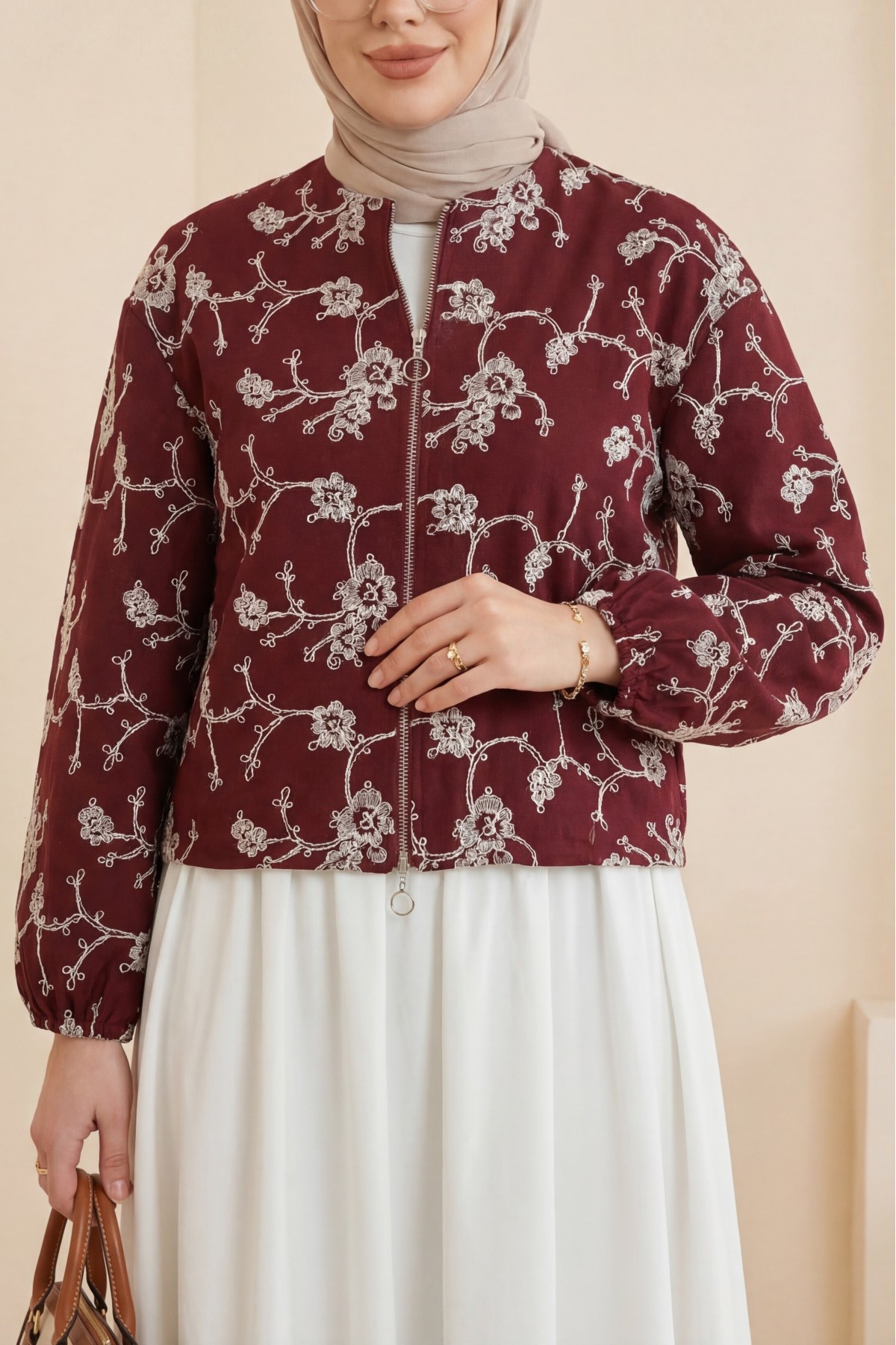 جاكيت كتان مطرز بياقة دائرية وسحاب وجيوب -بوردو