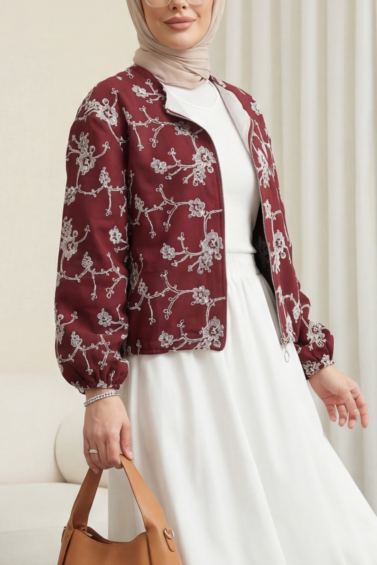 جاكيت كتان مطرز بياقة دائرية وسحاب وجيوب -بوردو