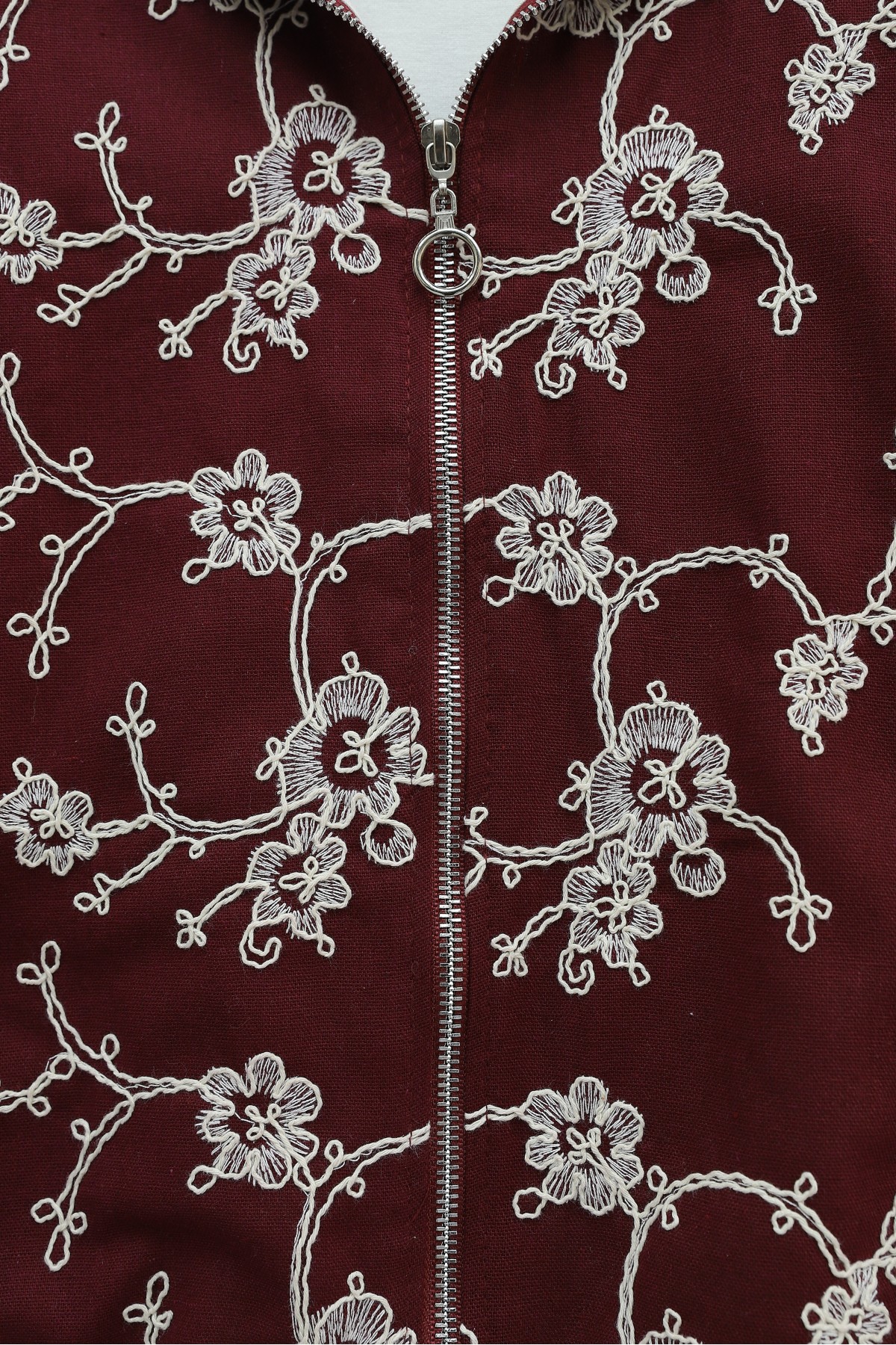 جاكيت كتان مطرز بياقة دائرية وسحاب وجيوب -بوردو