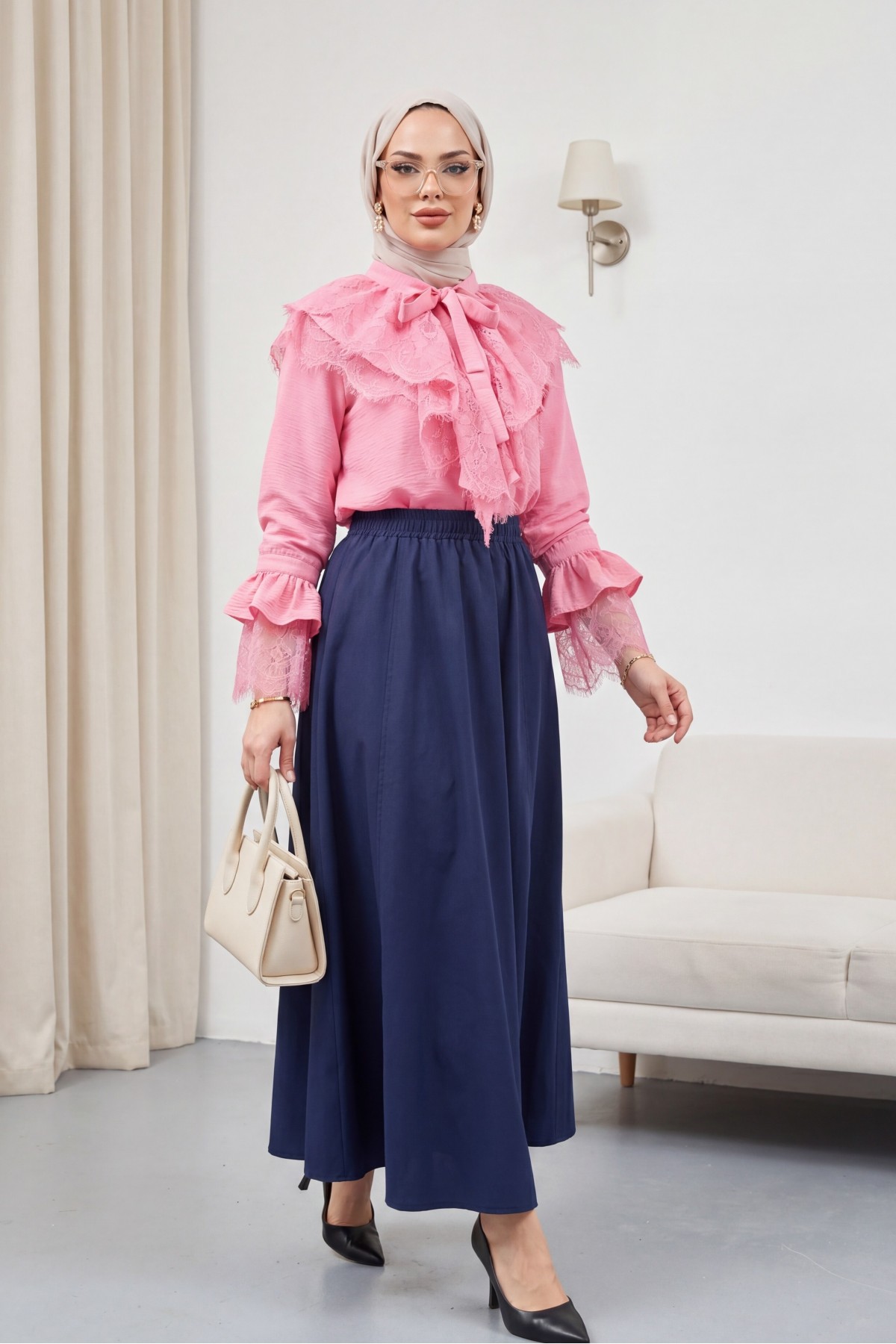 Cupra Ayrobin Shirt with Tie-Collar Guipure Lace and Ruffled Sleeves -Pink