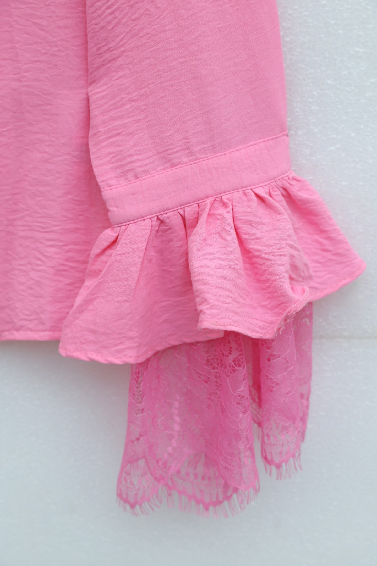 Cupra Ayrobin Shirt with Tie-Collar Guipure Lace and Ruffled Sleeves -Pink