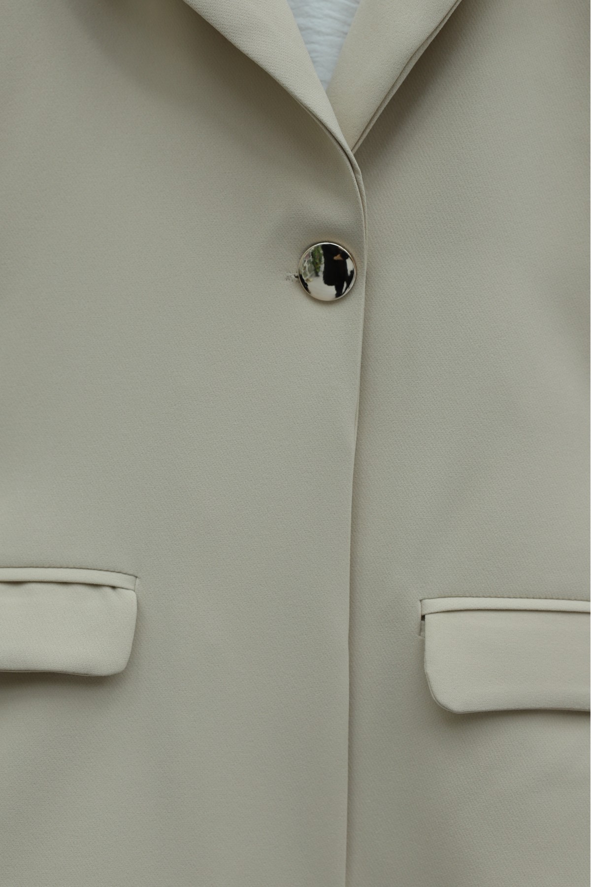 Tek Düğmeli Cep Detaylı Kruvaze Yaka Pantolonlu Krep Takım -Bej