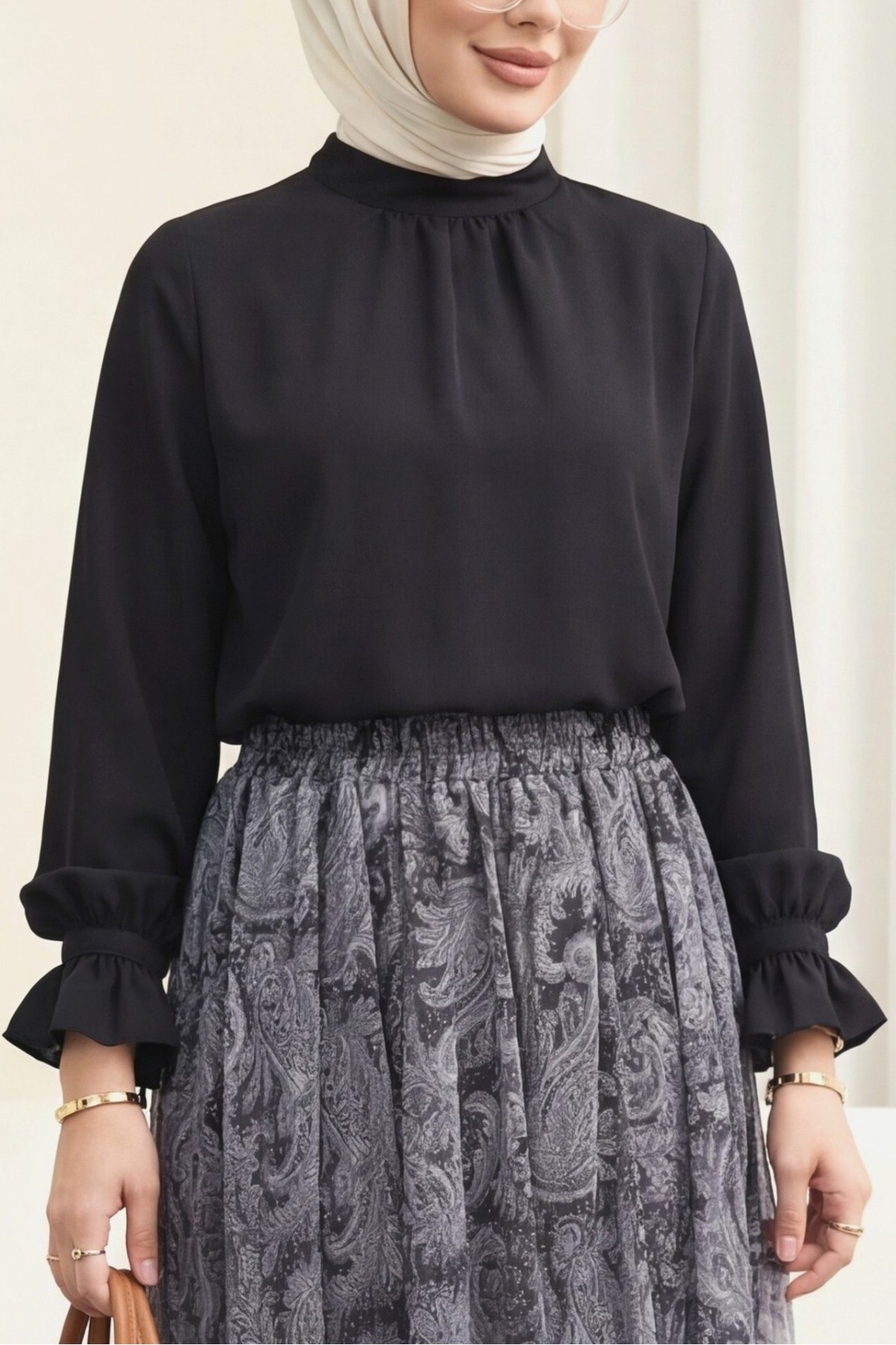 Dik Yaka Kolu Fırfırlı Bağcıklı Arkası Fermuarlı İthal Krep Bluz -Siyah