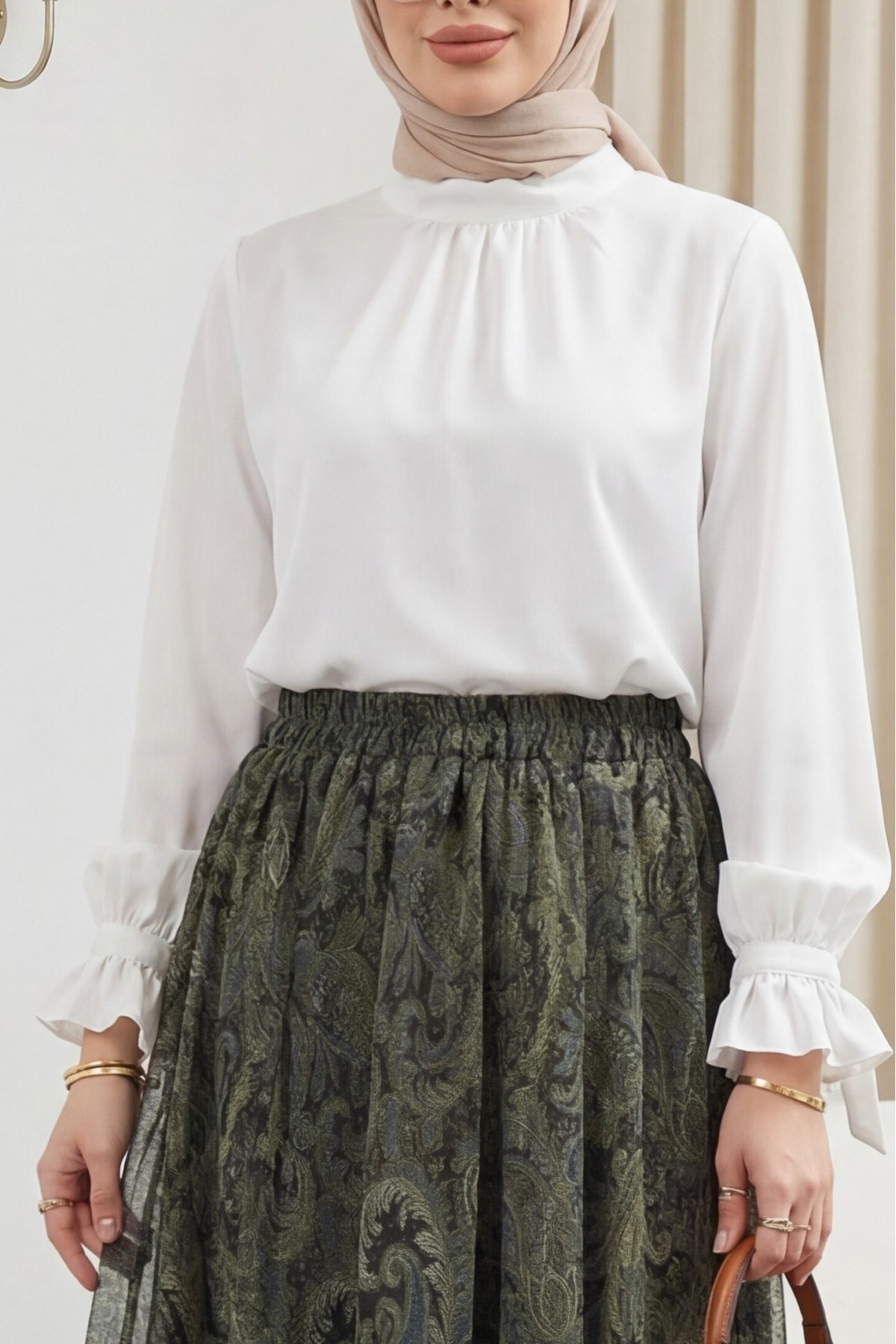 Dik Yaka Kolu Fırfırlı Bağcıklı Arkası Fermuarlı İthal Krep Bluz -Beyaz