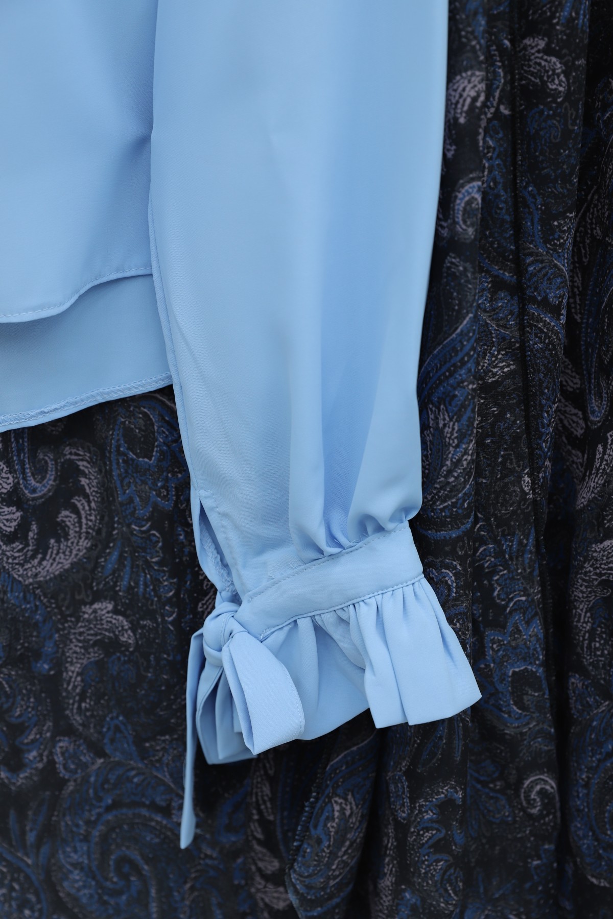 Dik Yaka Kolu Fırfırlı Bağcıklı Arkası Fermuarlı İthal Krep Bluz -Bebe Mavi