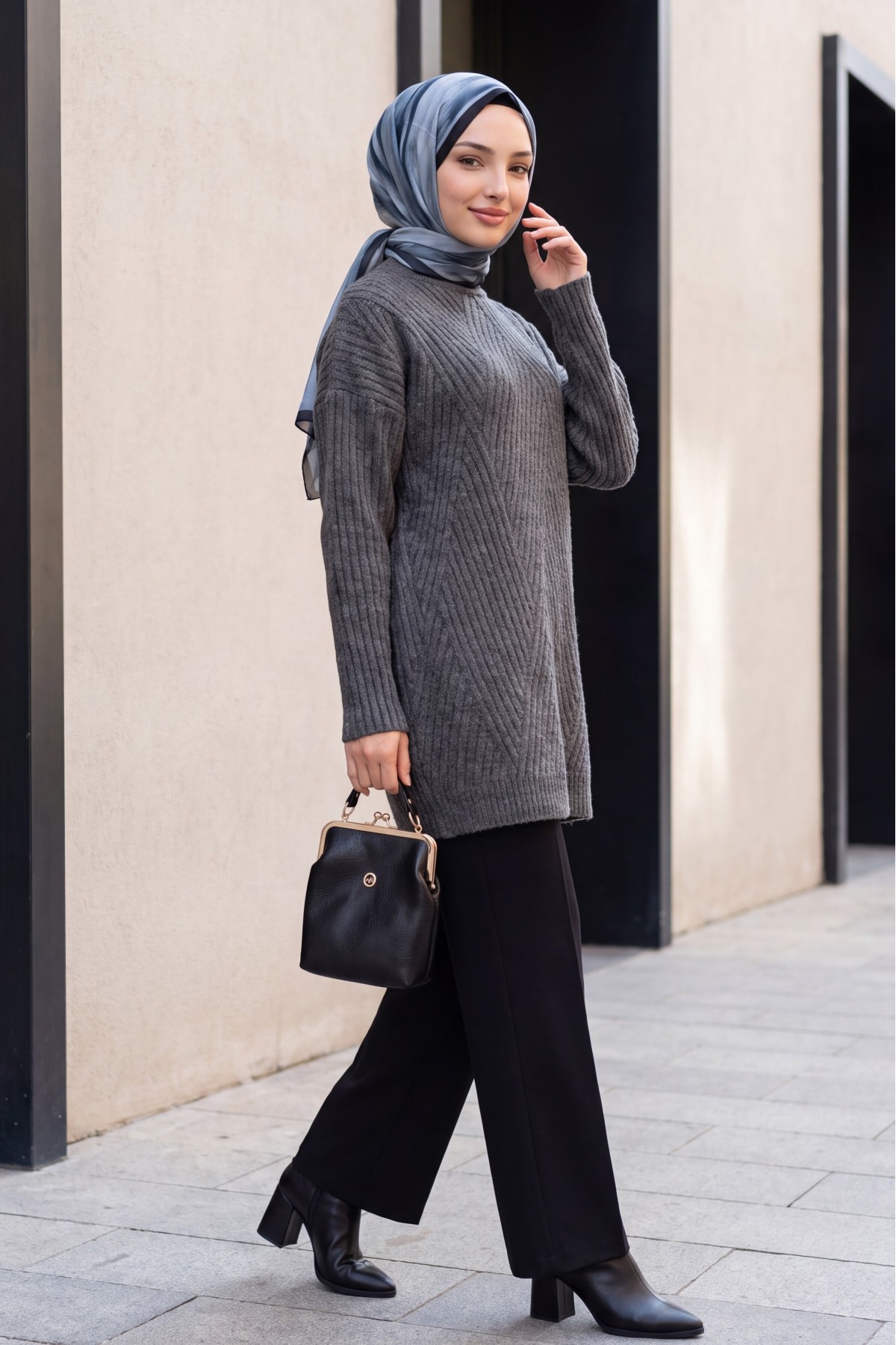 Execution Knitting Diamond Patterned Knitwear Tunic     -Smoked 