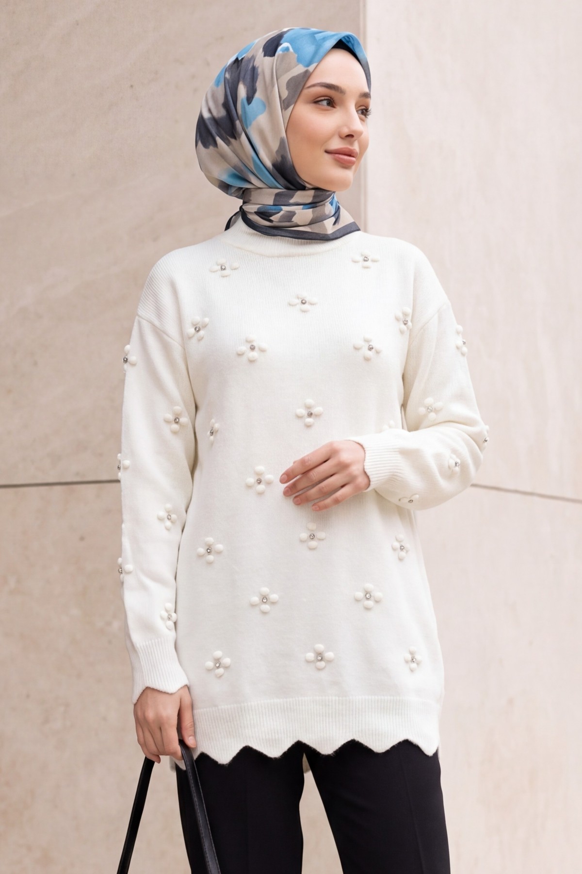 Taşlı Ponpon Detaylı Asimetrik Kesim Triko Tunik -Ekru