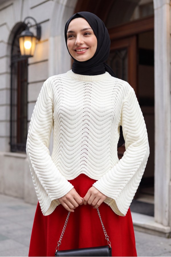 Round-Neck Zigzag Knit Sweater -White