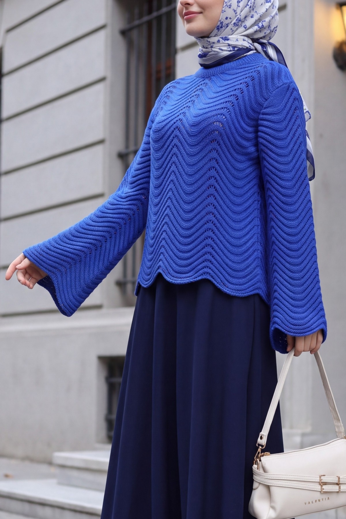 Round-Neck Zigzag Knit Sweater -Saxe 