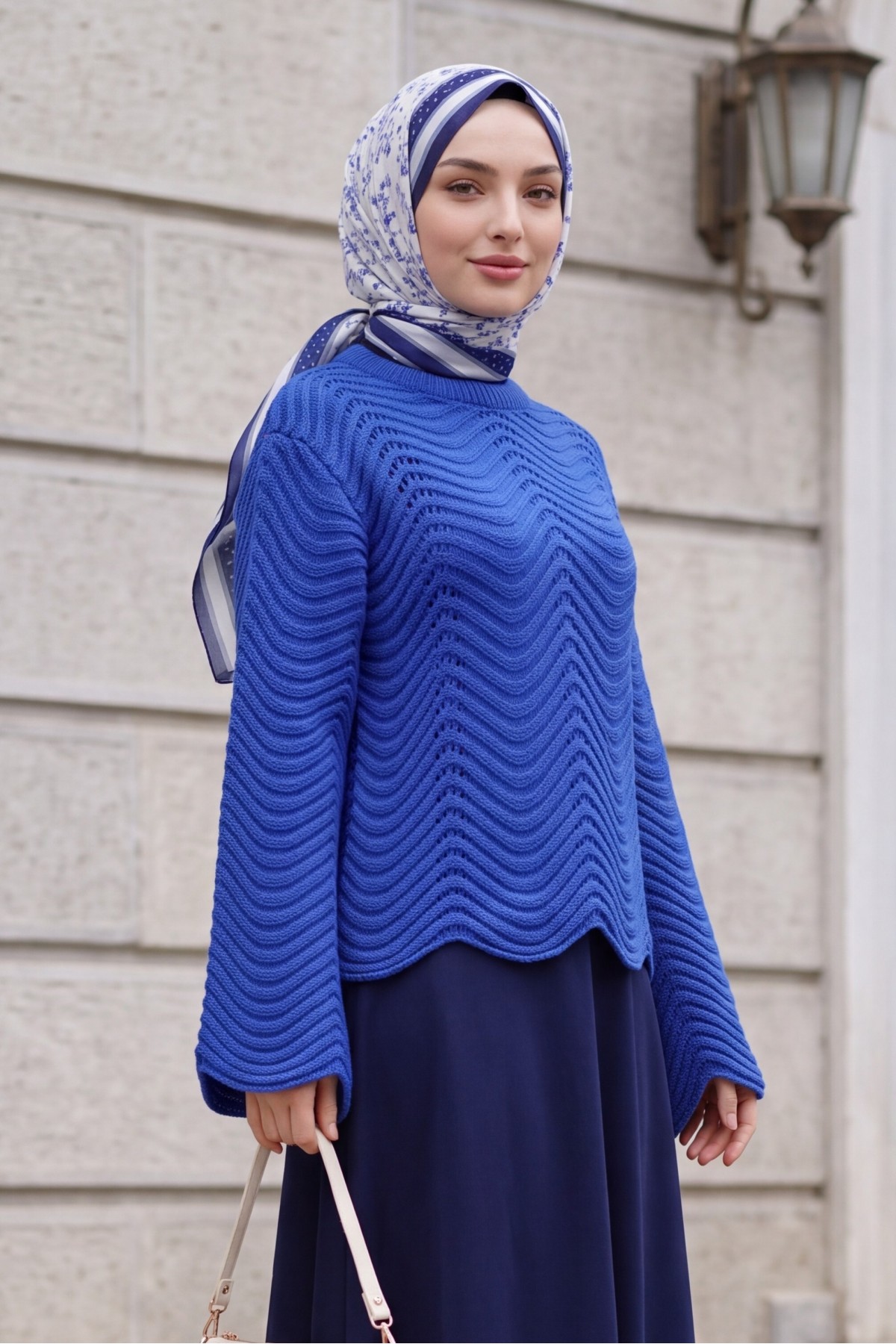 Round-Neck Zigzag Knit Sweater -Saxe 