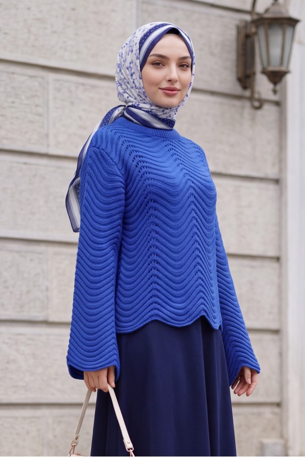 Round-Neck Zigzag Knit Sweater -Saxe 